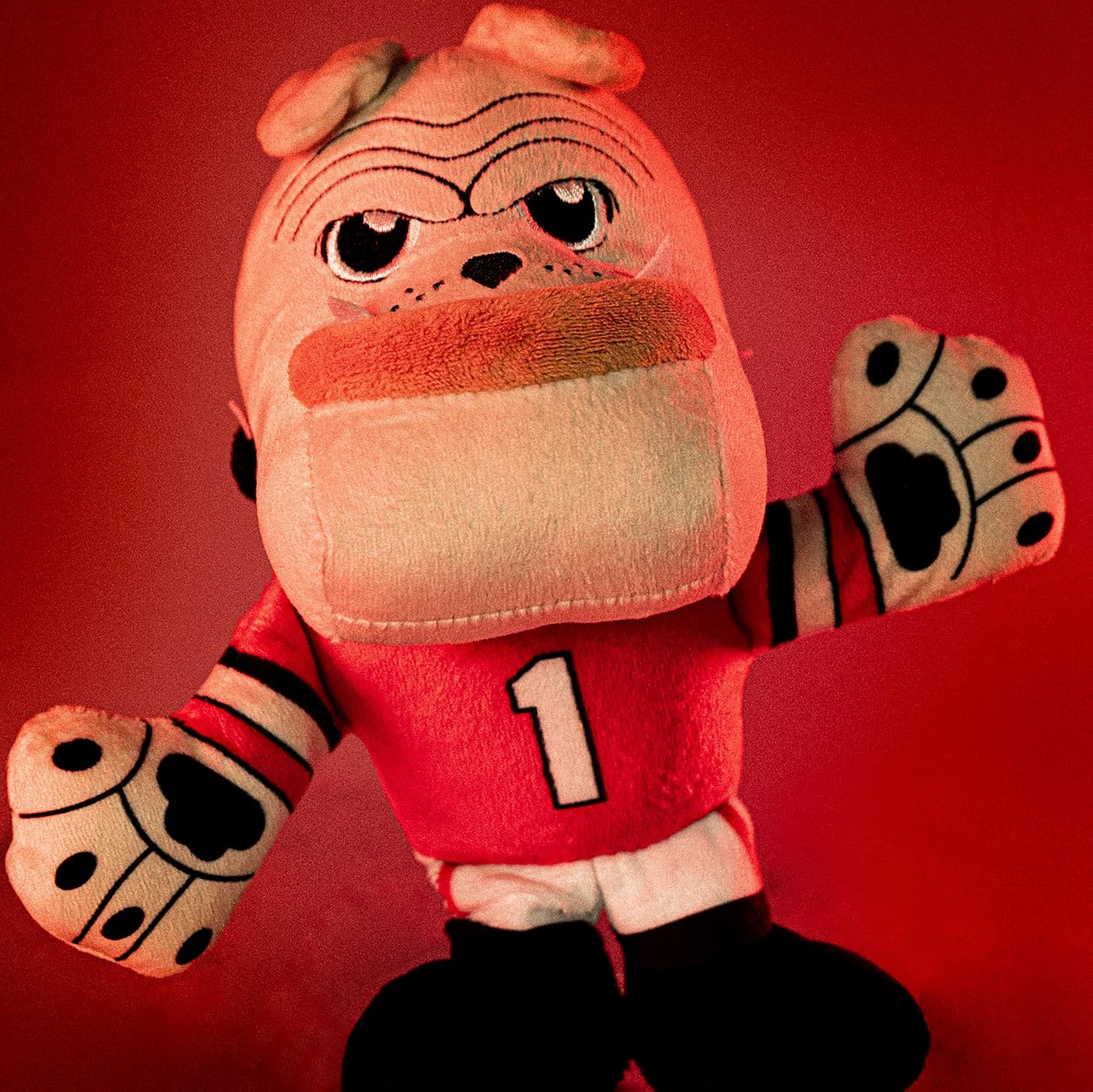 Bleacher Creatures Georgia Bulldogs – Mascota peluda Dawg de 8 pulgadas, peluche sentado Kuricha, mascota suave inspirada en Chibi