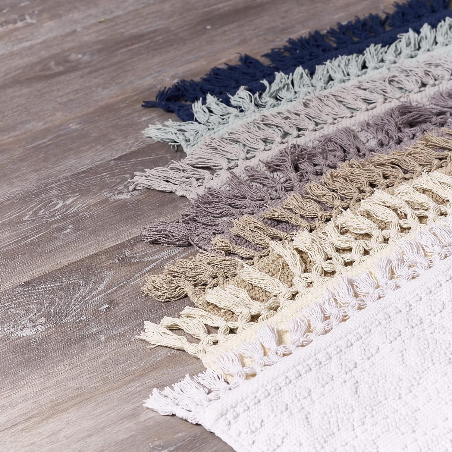 French Connection – Alfombra Nellore de baño con flecos