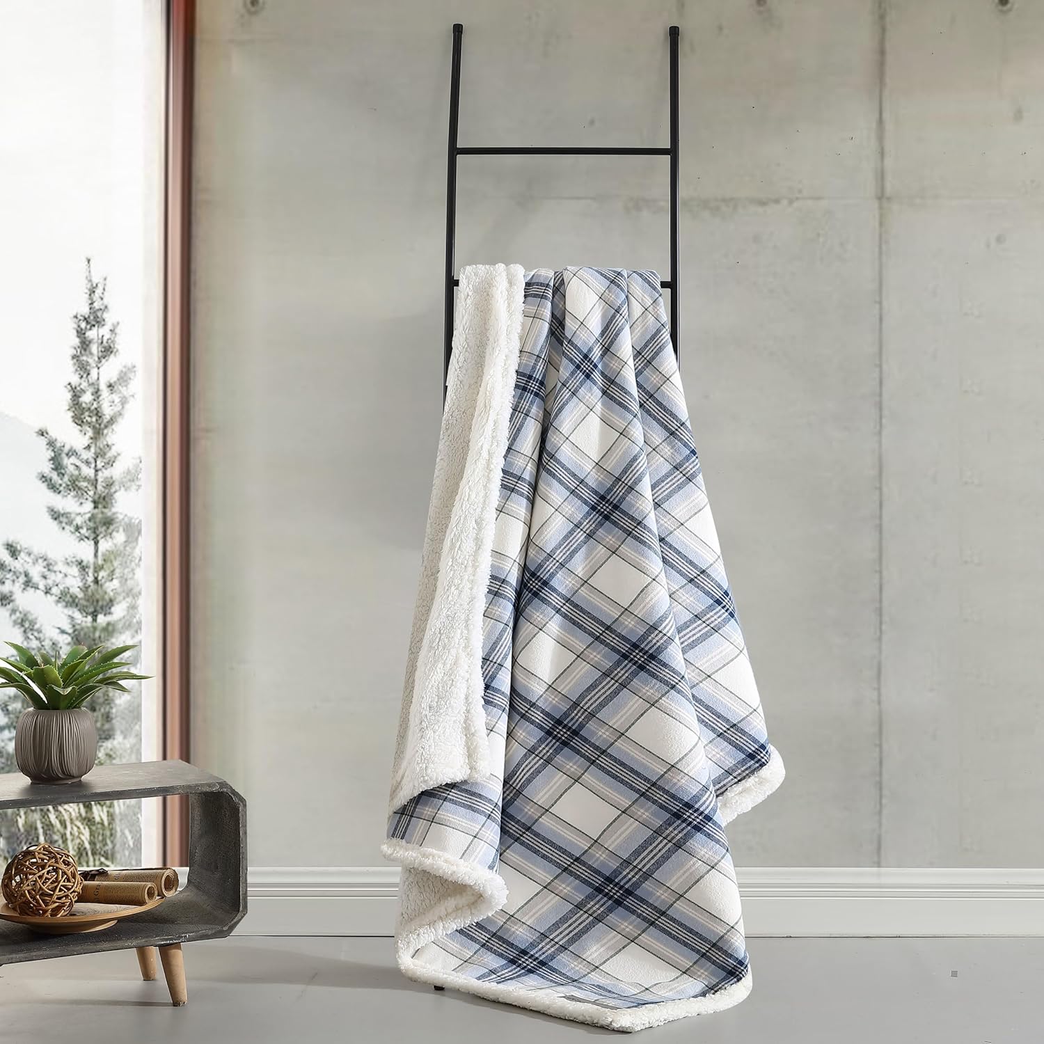 Eddie Bauer Manta decorativa de franela de algodón para el hogar, ropa de cama reversible de sherpa para todas las estaciones, a cuadros, azul
