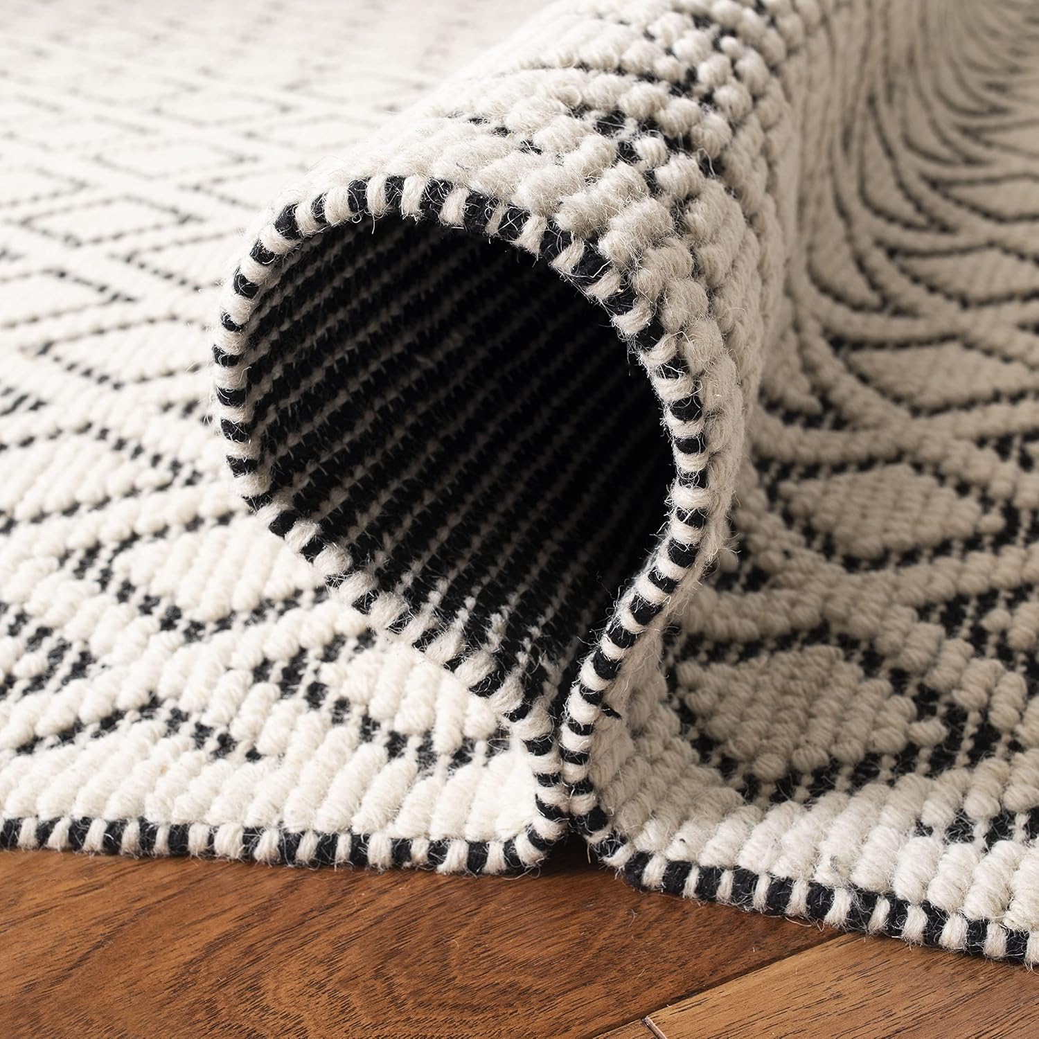 SAFAVIEH Vermont Collection – Alfombra de pasillo, 2 pies 3 pulgadas x 10 pies, marfil y negro, lana hecha a mano, ideal para zonas de alto tráfico