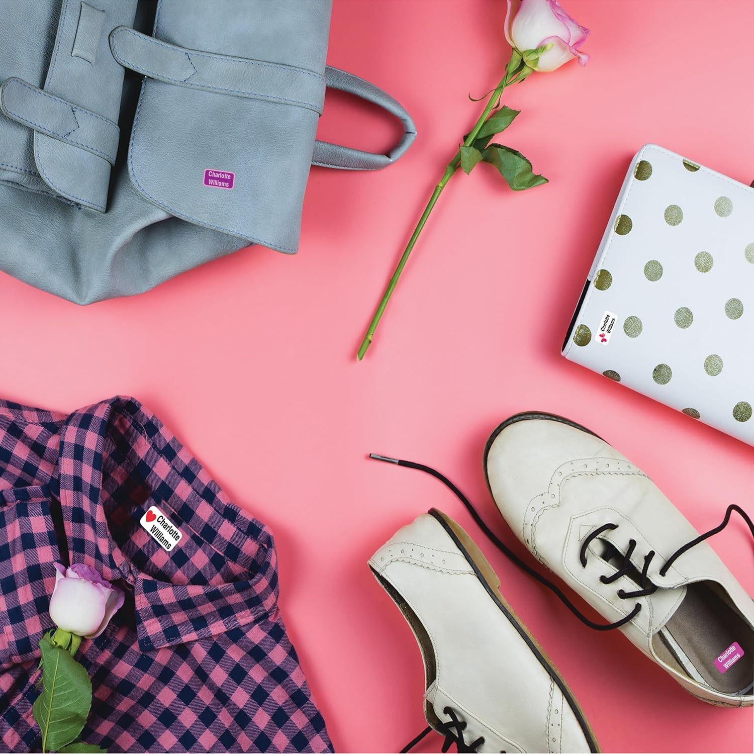 Etiquetas de nombre impermeables personalizadas a presión y pegan con nombre personalizado en etiquetas de la ropa. Etiquetas personalizables con