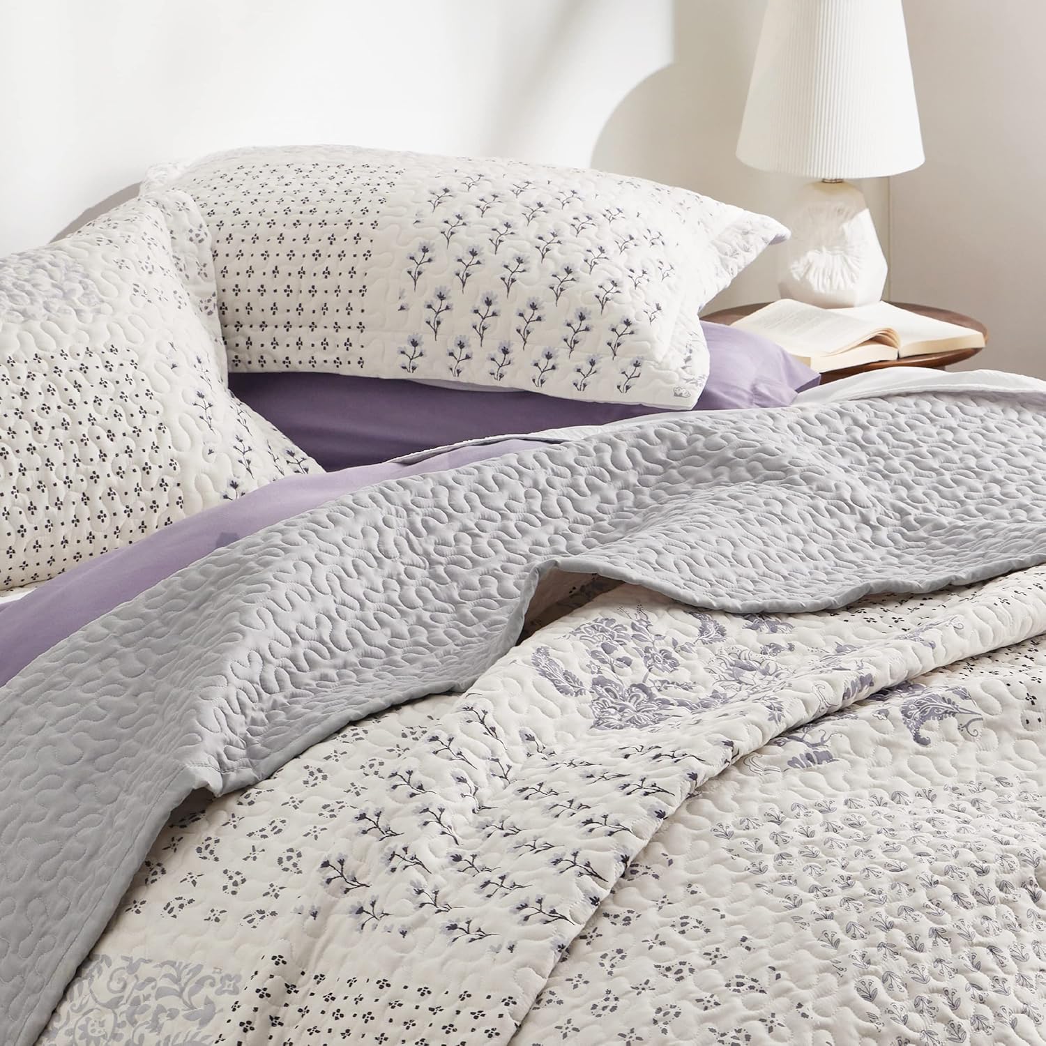 Bedsure Juego de edredón de retazos tamaño King, juego de ropa de cama de edredón beige y gris, colcha ligera de 3 piezas, colcha de microfibra con