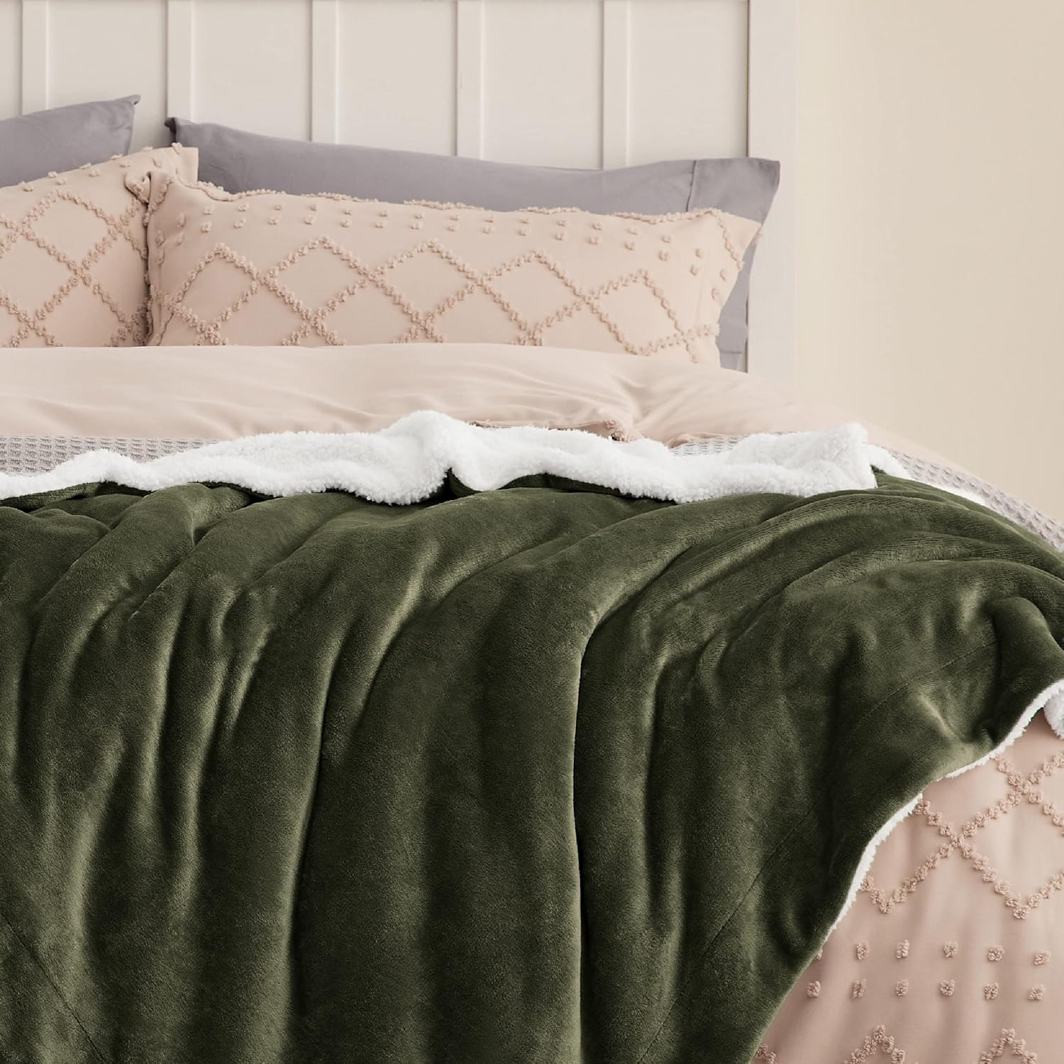 Bedsure Manta de vellón sherpa para el sofá, manta gruesa y cálida para el invierno, suave y mullida, para el otoño, color verde hiedra, 50 x 60