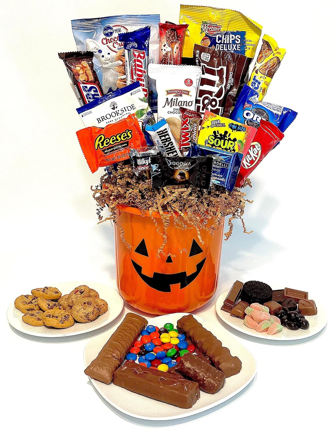 Cesta de regalo de calabaza de Halloween con chocolates, dulces y aperitivos de primera calidad. Regalo para niños, familias y clientes