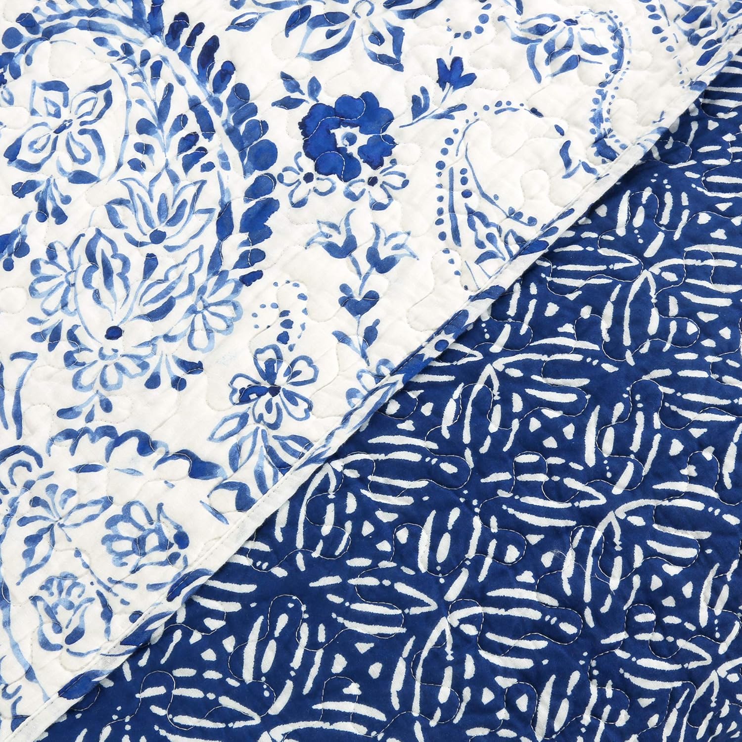 Lush Decor Erindale – Juego de edredón de 3 piezas, tamaño matrimonialqueen, ropa de cama de lujo (azul marino y azul)