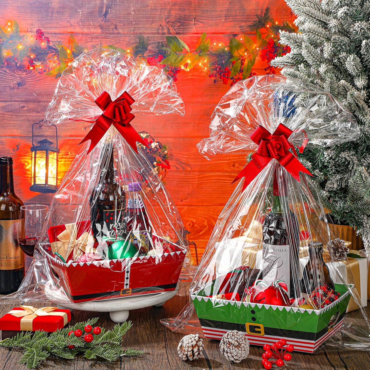 Cholemy El kit de 24 cestas vacías de regalo de Navidad incluye 8 bandejas de mercado de papel kraft con cinturón de elfo de Papá Noel, 8 bolsas y 8