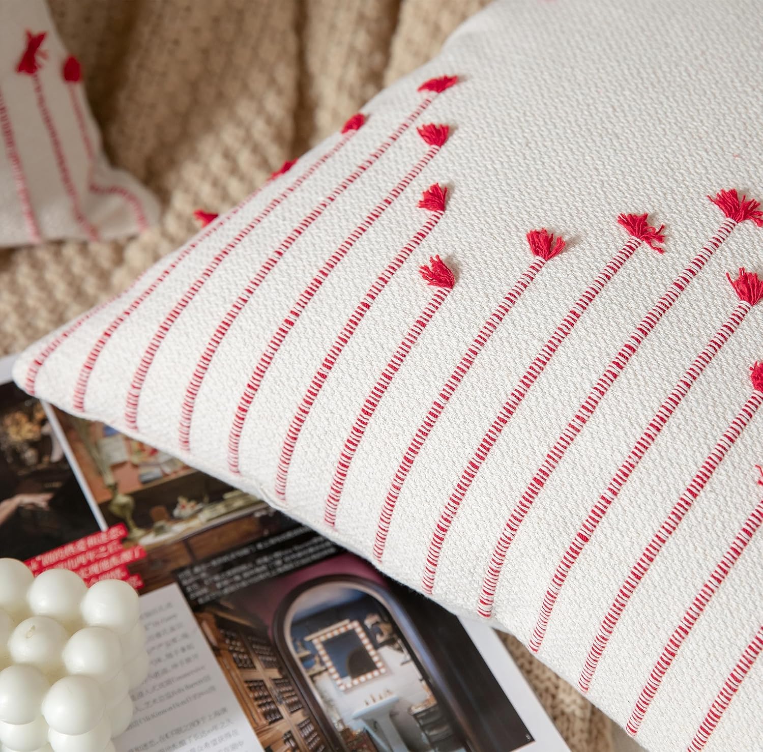 Caflife Juego de 2 fundas de almohada bohemias de Navidad de 20 x 20 pulgadas, fundas de almohada decorativas de Navidad color beige con línea roja