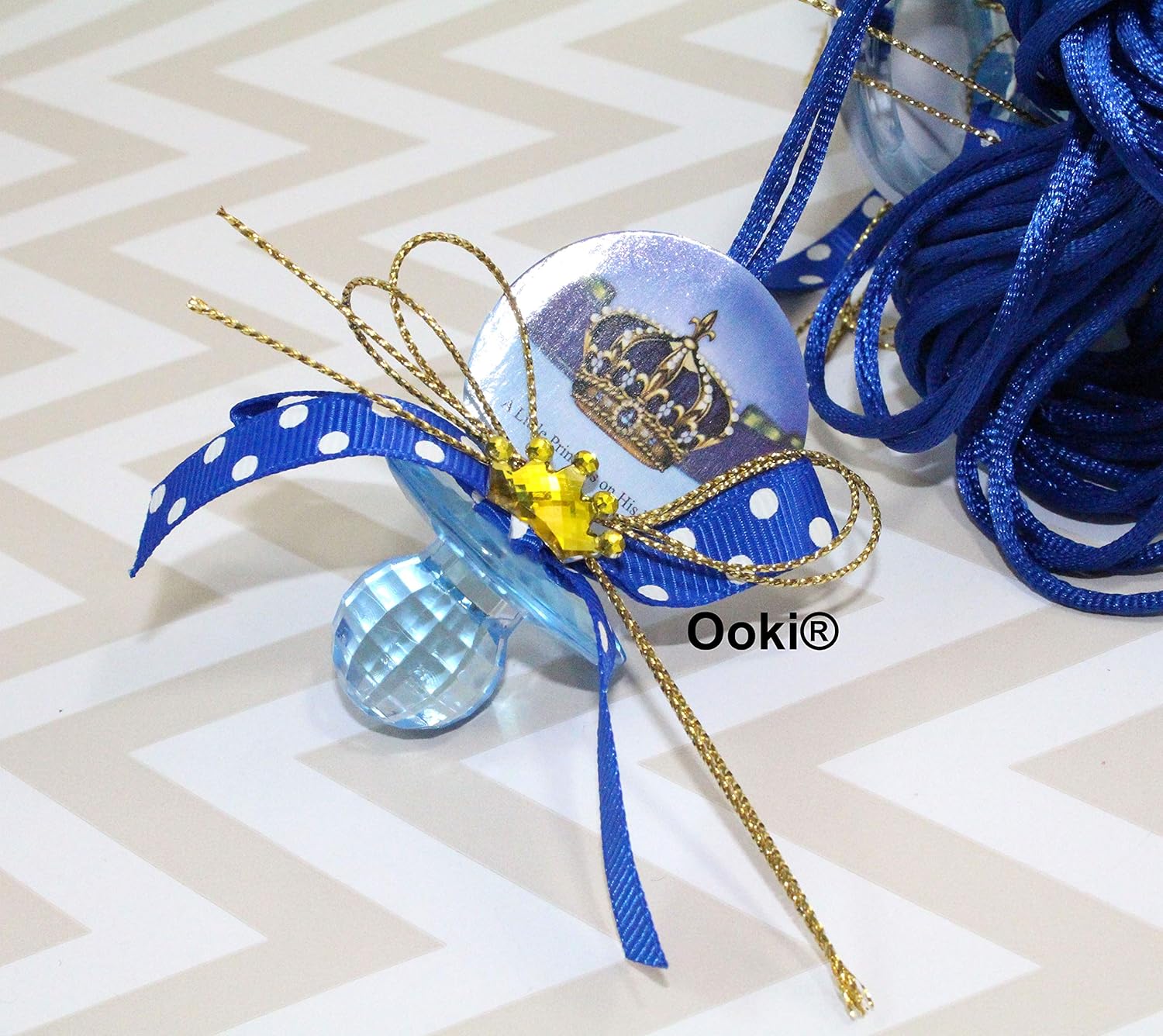 Royal Crown King and Queen Polka Dot Acrílico Chupete Cinta Collares Baby Shower Game Favores Premio Decoraciones Niño Niña (Azul)