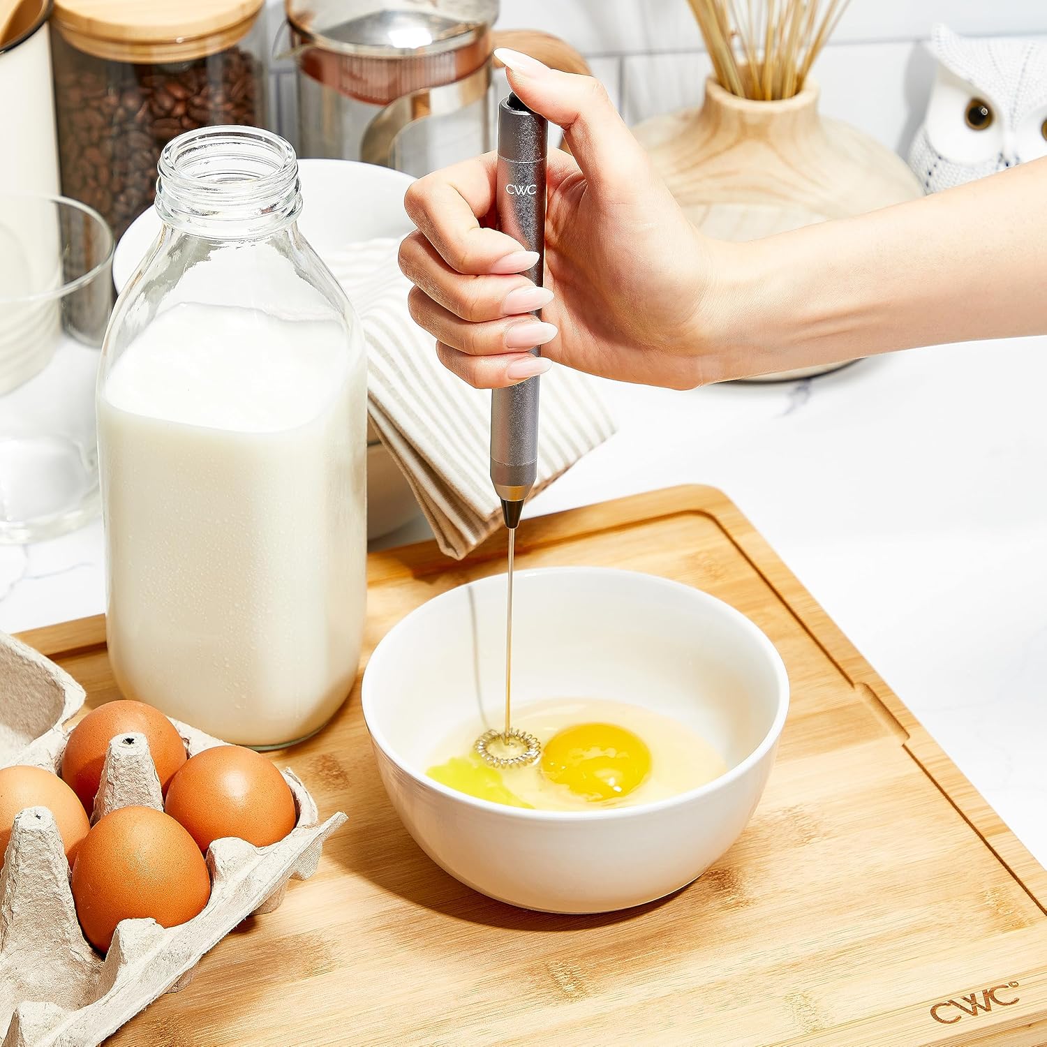 Cook with Color Espumador de leche de mano  Mezclador eléctrico portátil de bebidas, espumador de café, licuadora de mano, mini cafetera de frappe y