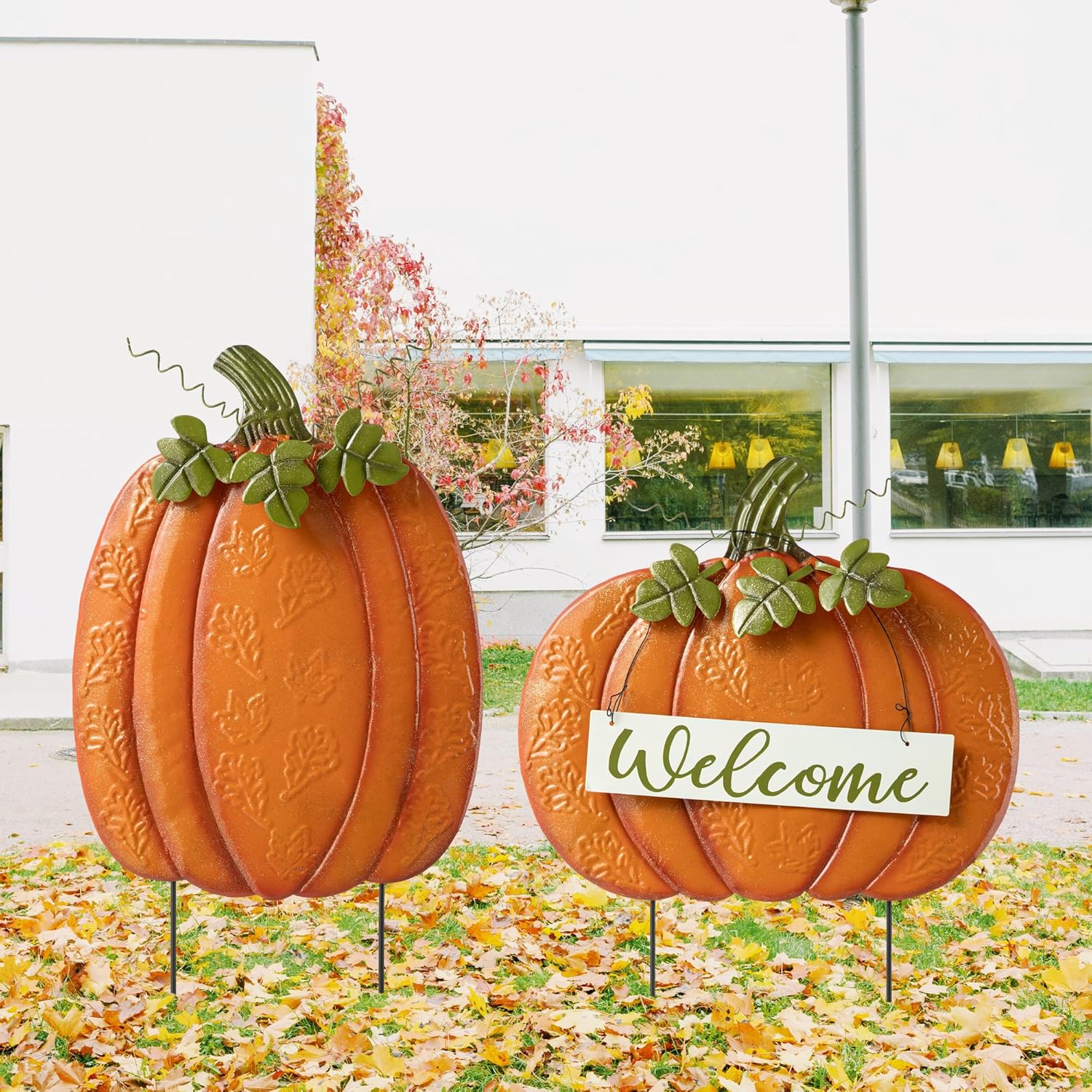 Glitzhome Juego de 2 estacas de jardín para decoración de otoño, juego de 2 letreros grandes de calabaza de metal de otoño para patio, calabaza