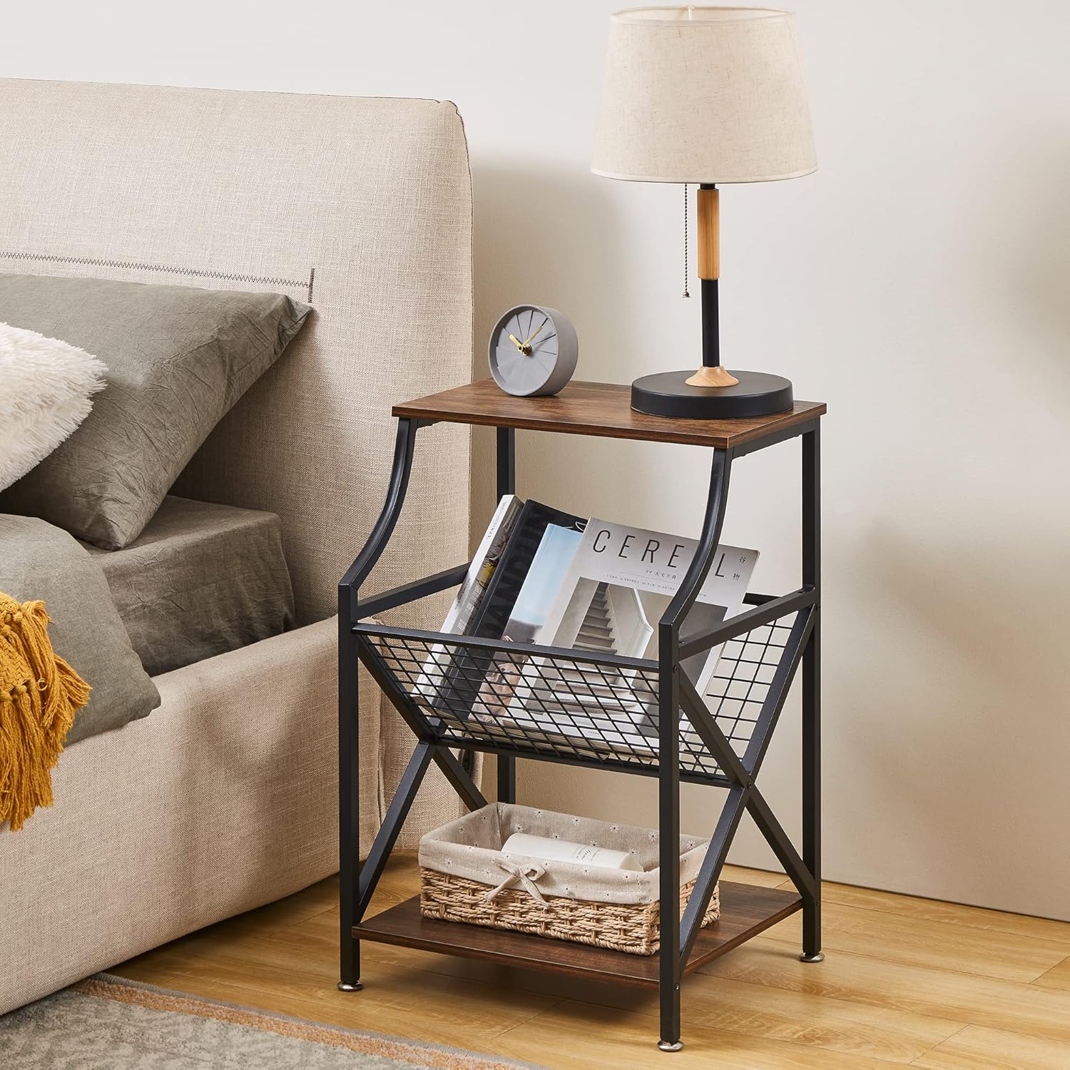 VECELO Mesita de noche pequeña de 3 niveles con estante de almacenamiento abierto para sala de estar, dormitorio, cocina, estudio, baño, moderno,