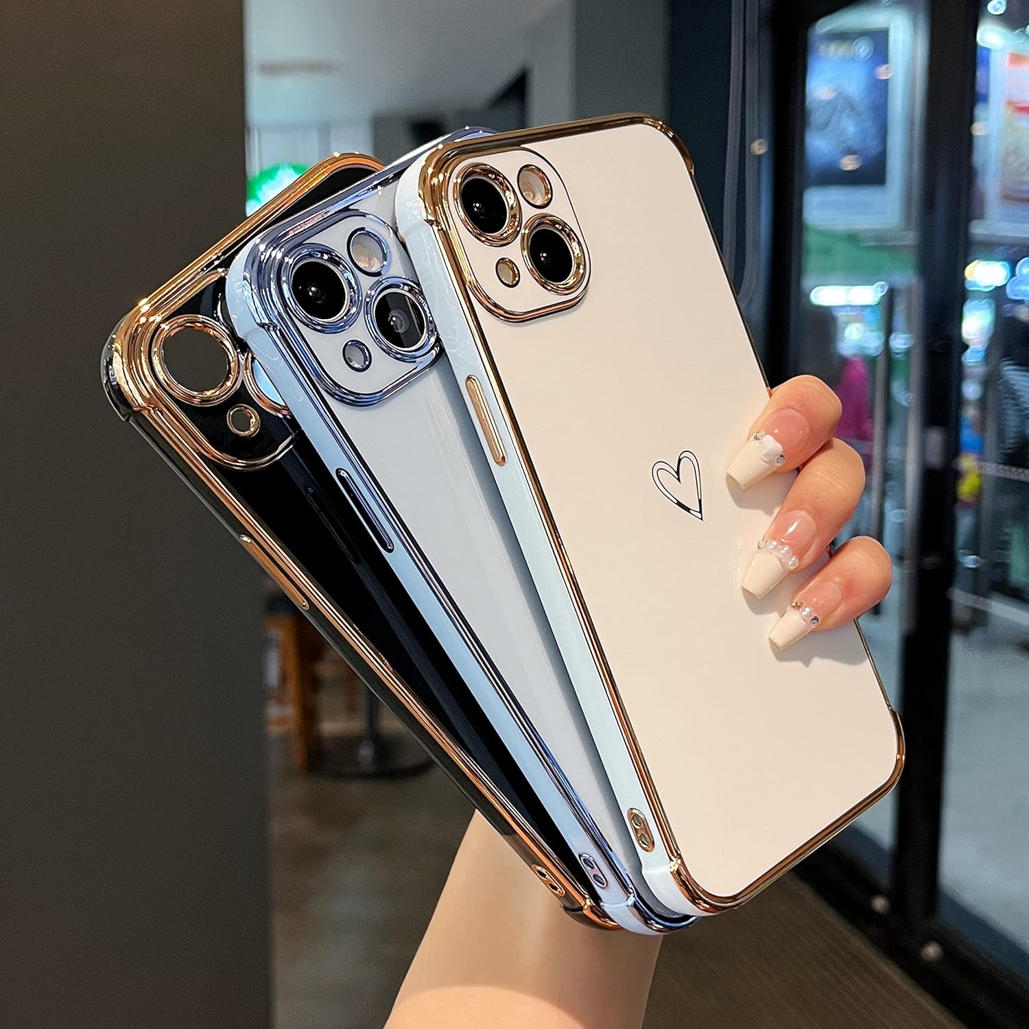 ZTOFERA Funda diseñada para iPhone 13 de 6.1 pulgadas, bonito patrón de corazones de amor con borde chapado y protección para lente de cámara, para