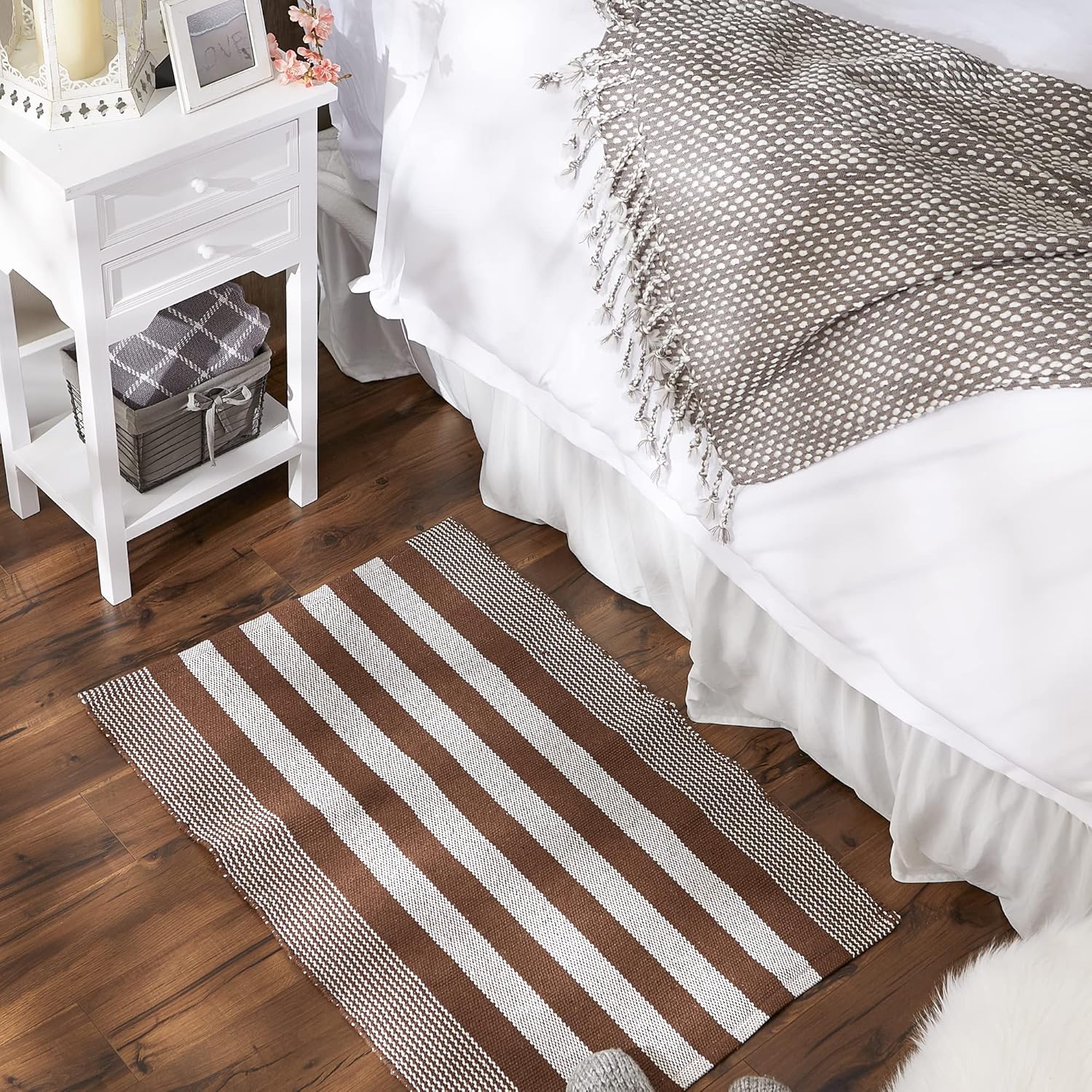 DII Woven Rag Rug Collection – Alfombra de hilo reciclado a rayas, 2 x 3 pies, color marrón cuero