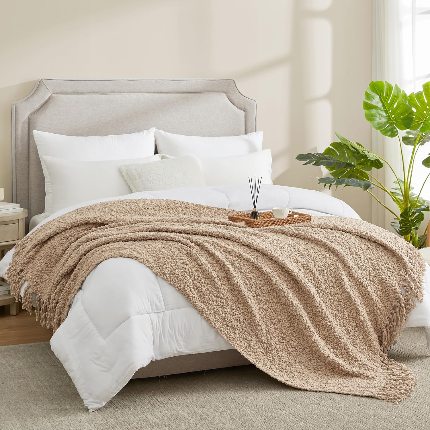 Amélie Home Manta texturizada de morera, hecha a mano con borlas, gruesa, suave y esponjosa, tejida de lujo para sillón, sofá o cama (beige, 50 x 60