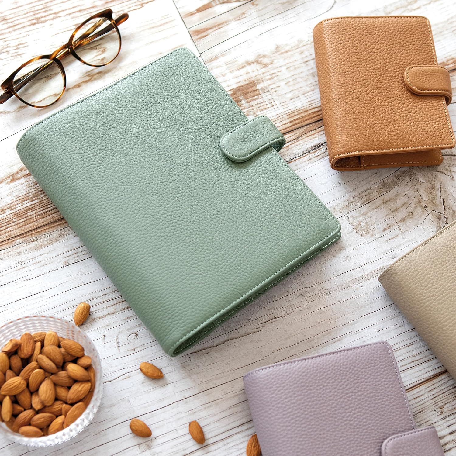 Filofax Norfolk – Organizador tamaño A5, almendra, piel suave de grano completo, seis anillos, con calendario semanal para ver cada semana,
