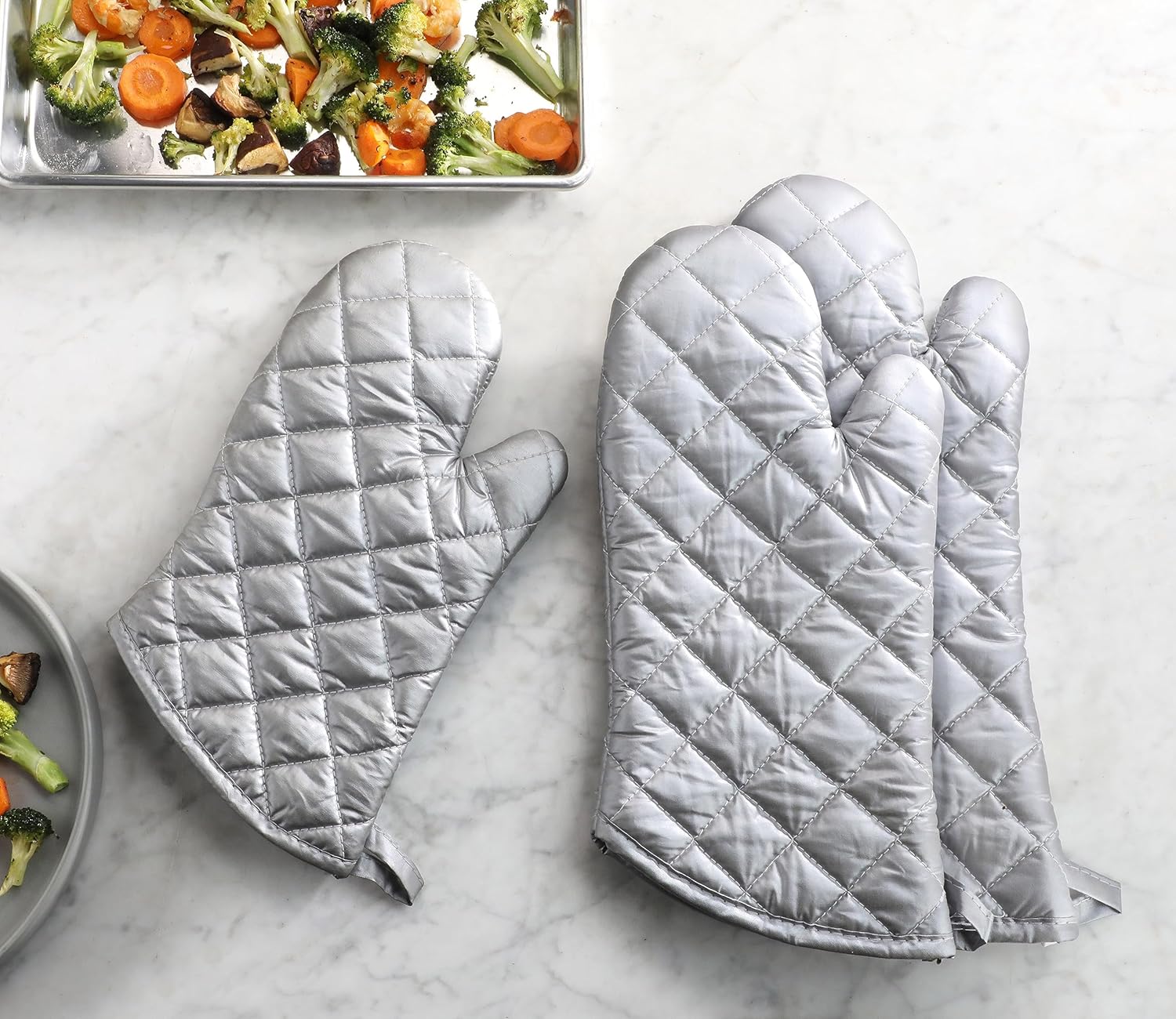 New Star Foodservice 1028652 Guantes de horno de tela entretejidasilicona, hasta 400F, 13 pulgadas, juego de 2