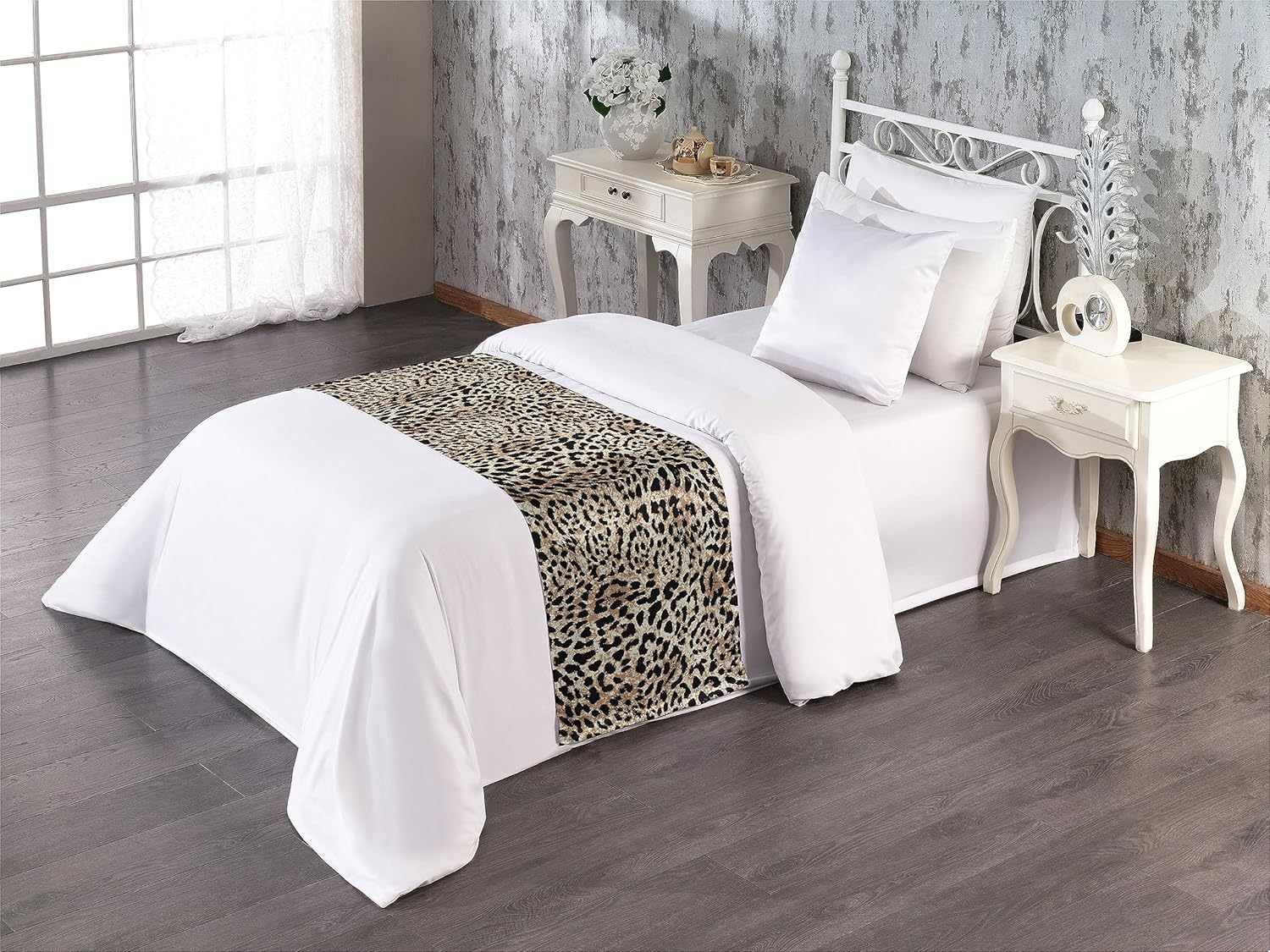 Ambesonne Camino de cama con estampado de leopardo, diseño clásico inspirado en la piel de gato salvaje, diseño de selva, bufanda decorativa para