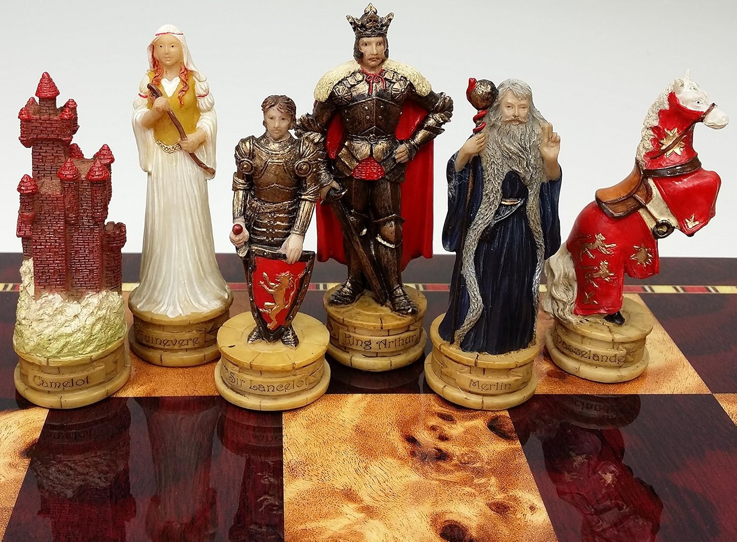 Medieval Times King ArthurSir Lancelot Camelot Knights – Juego de ajedrez con tablero de color cereza brillante de 18 pulgadas y madera de Burlwood