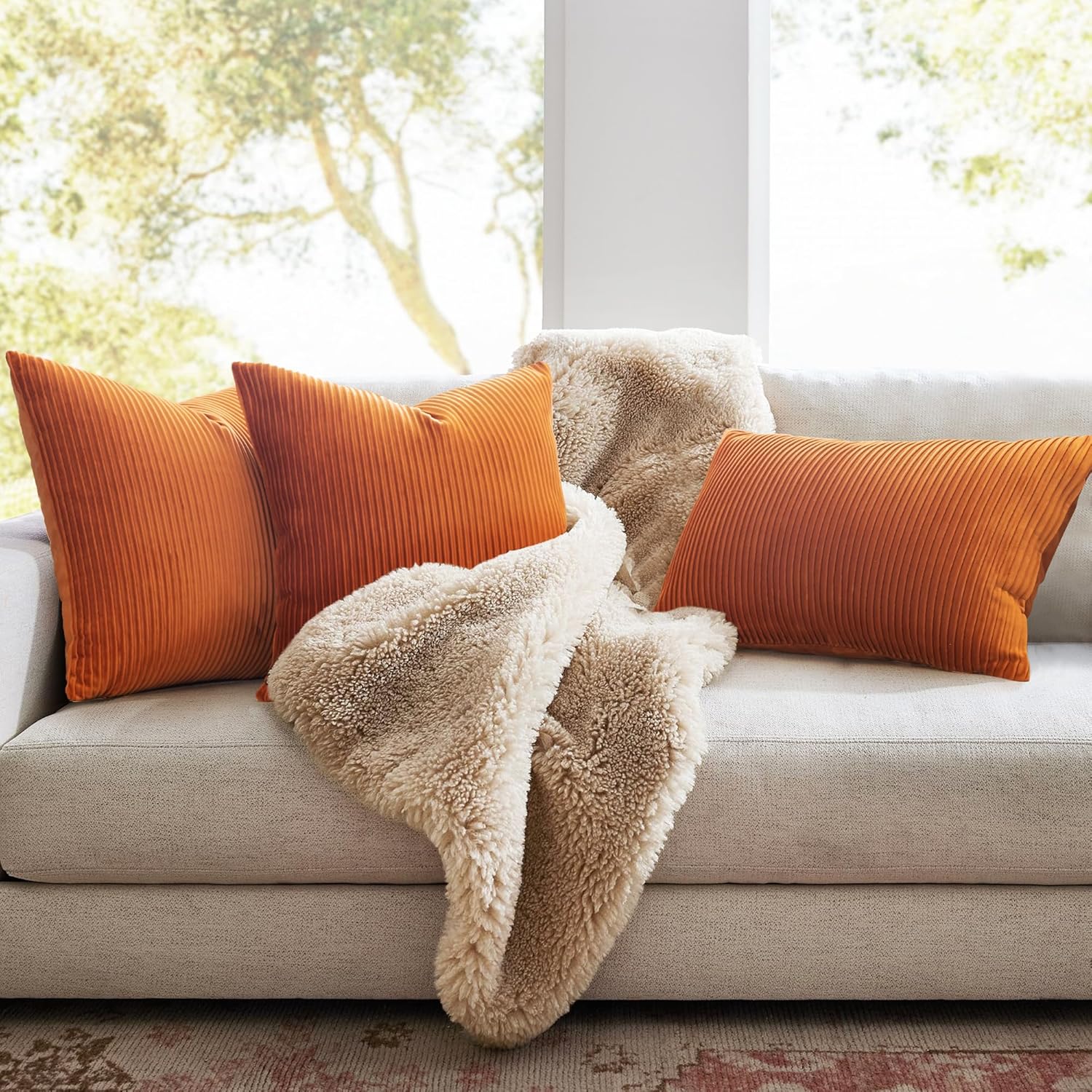 YCOLL Juego de 2 fundas de almohada naranja quemado de 20 x 20 pulgadas con patrón de rayas de terciopelo, almohadas suaves para decoración del