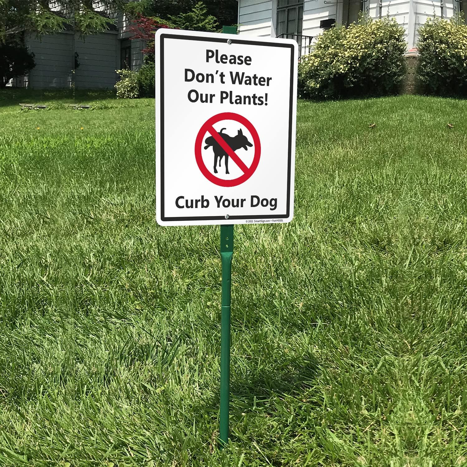 SmartSign Letrero LawnBoss con texto en inglés Please Don’t Water Our Plants! Curb Your Dog  Letrero de aluminio de 10 x 12 pulgadas con estaca de 3