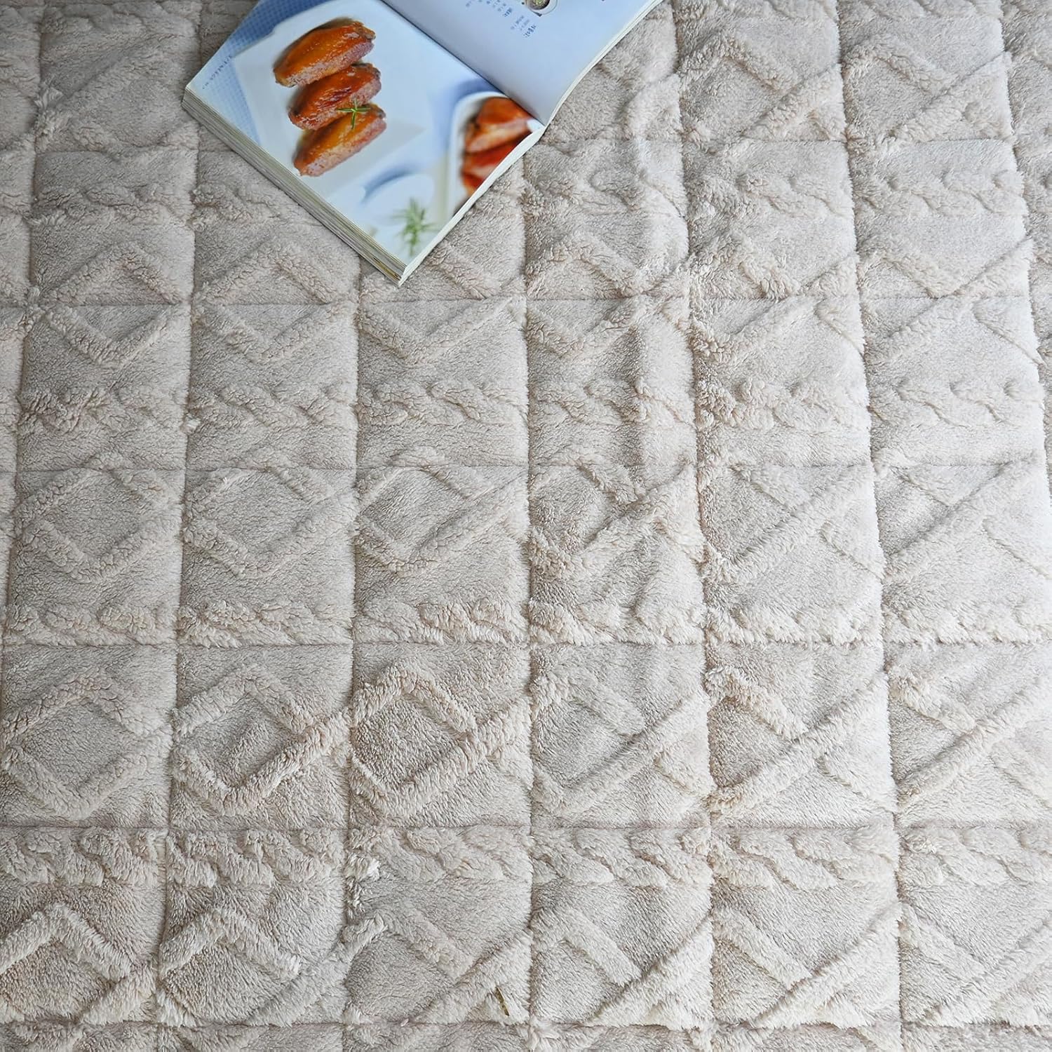 Beyeutao Alfombras de terciopelo grandes para dormitorio, sala de estar, alfombra mullida de 6 x 6.6 pies, alfombra antideslizante color camello