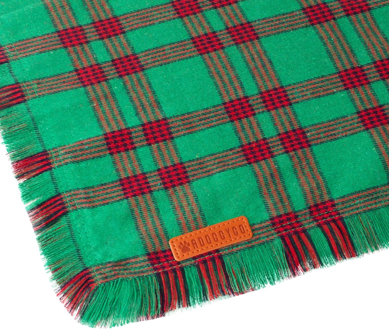 ADOGGYGO Bandanas navideñas para perros con borlas, babero de Navidad a cuadros rojos y verdes, varios tamaños disponibles, bandanas de Navidad para