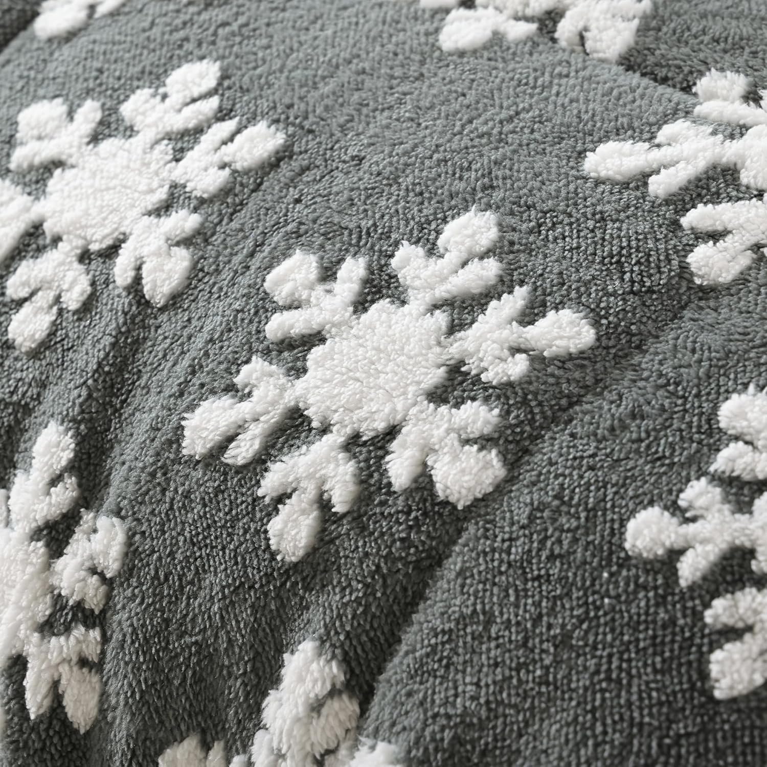 JANZAA Juego de edredón de terciopelo gris oscuro con copos de nieve blancos estereoscópicos de 3 piezas, tamaño matrimonial, suave y esponjoso