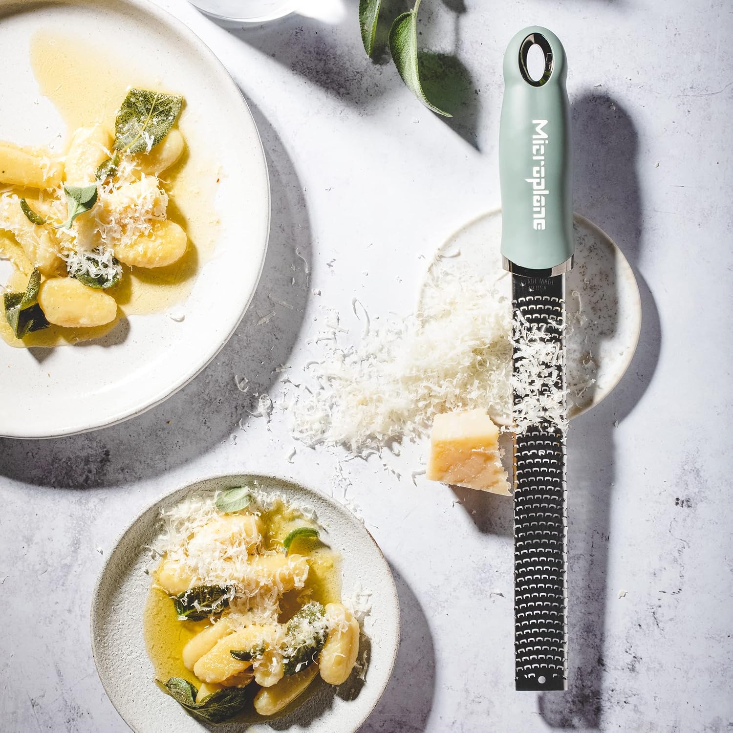Premium Classic Zester – Verde eucalipto  Herramienta de limón Zester, queso duro y rallador de verduras  Para cítricos, queso parmesano, ajo,