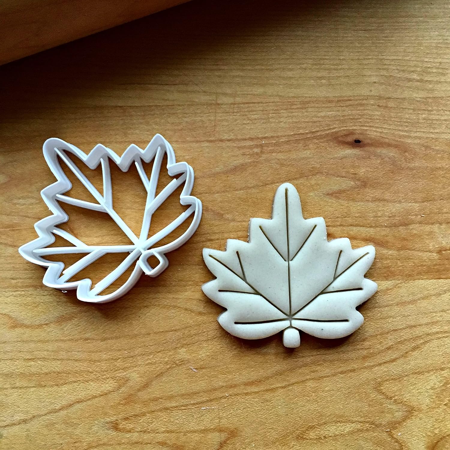 Sweet Prints Inc Set of 2 Rounded Maple Leaf Cookie Cutters – Dishwasher Safe (6″)