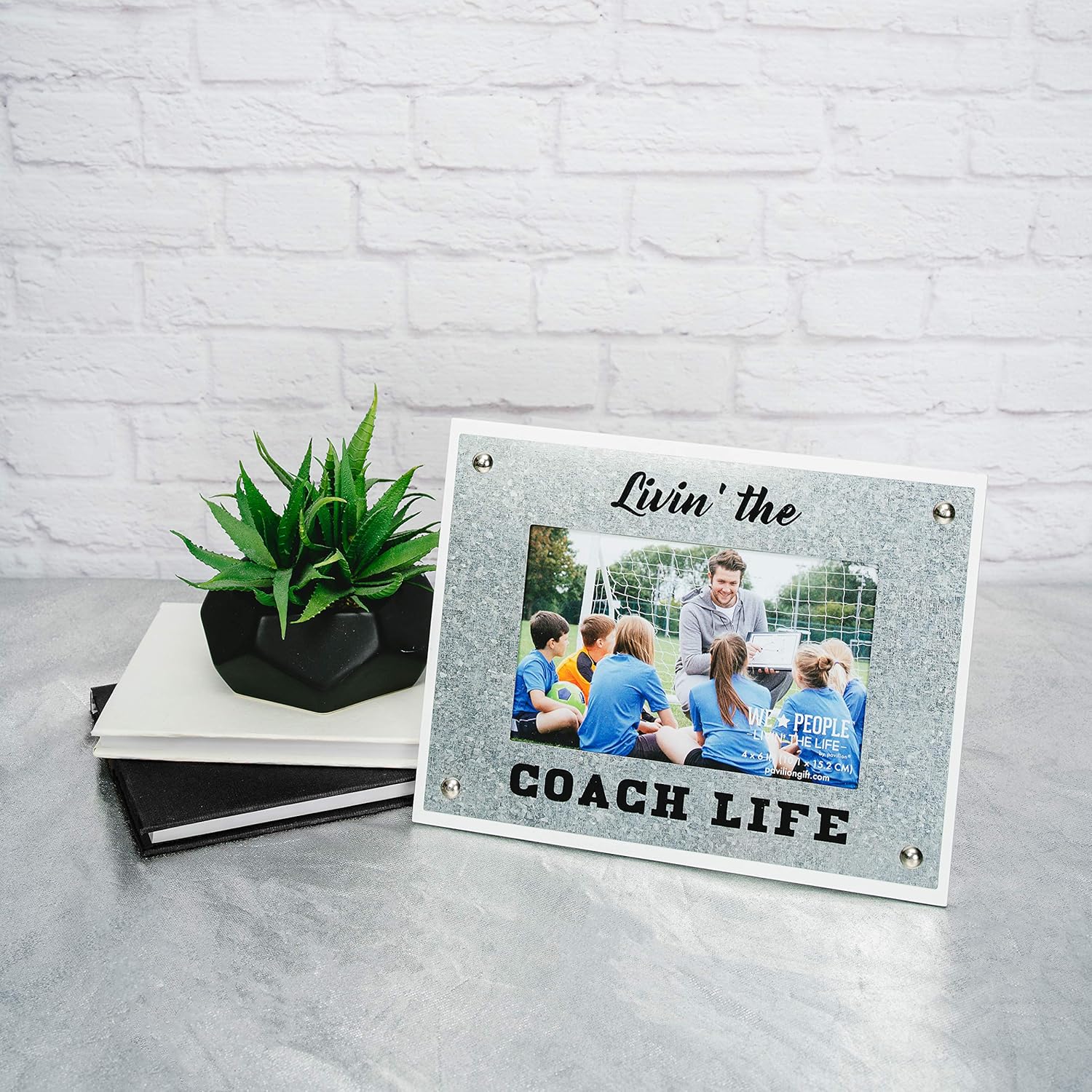 Pavilion Gift Company Livin’ The Coach Life – Marco de fotos de 8.5 x 6.5 pulgadas con parte trasera de caballete, color gris