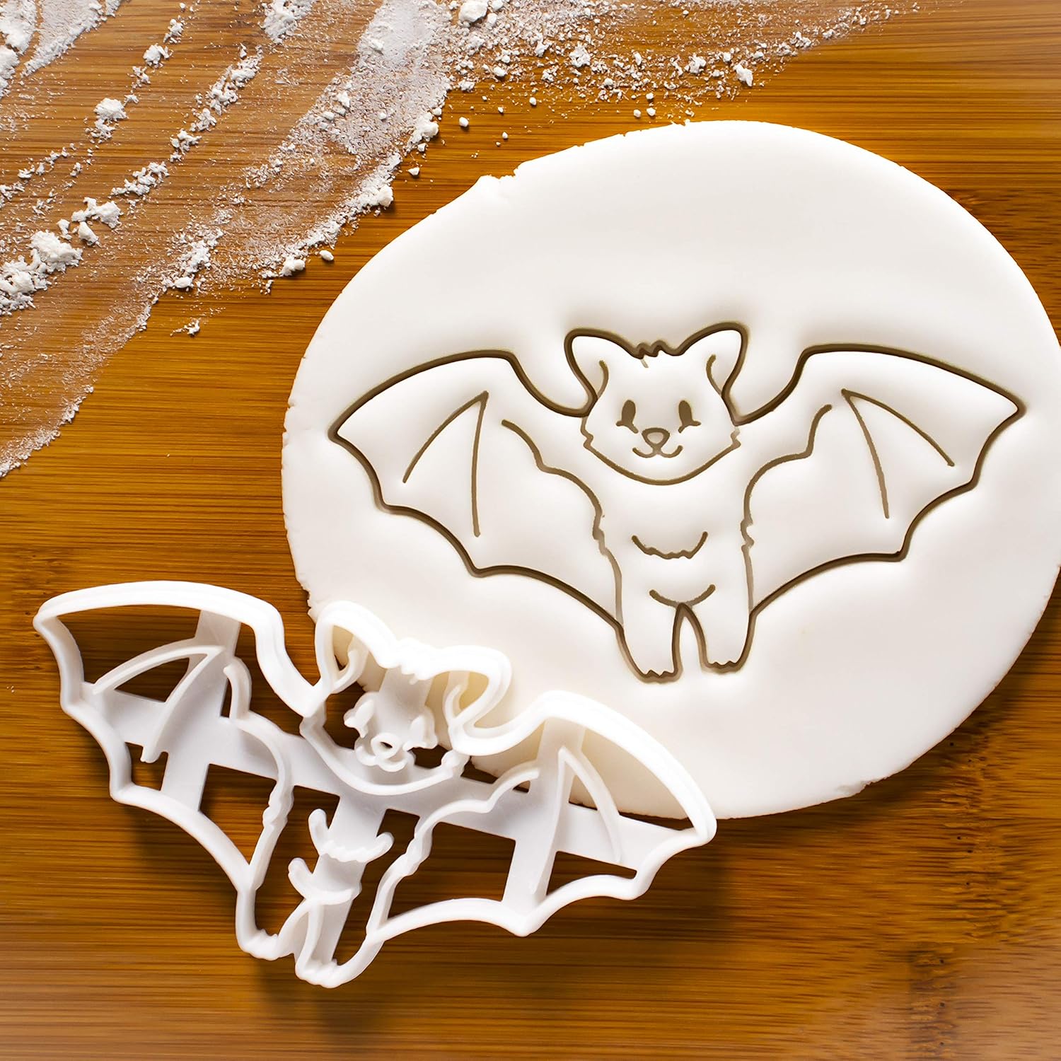 Juego de 2 cortadores de galletas de murciélago (diseños dormir y volar), 2 piezas – Bakerlogy