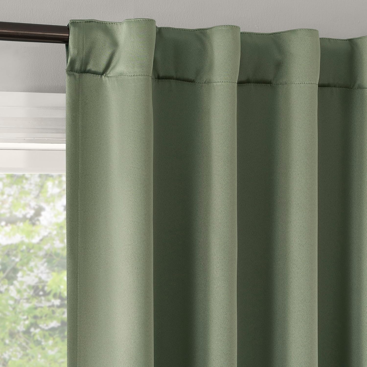 Sun Zero Belize – Juego de 2 paneles de cortinas plisadas con cierre magnético, calidad de teatro, 100 % opacas, 52 x 63 pulgadas, color verde salvia