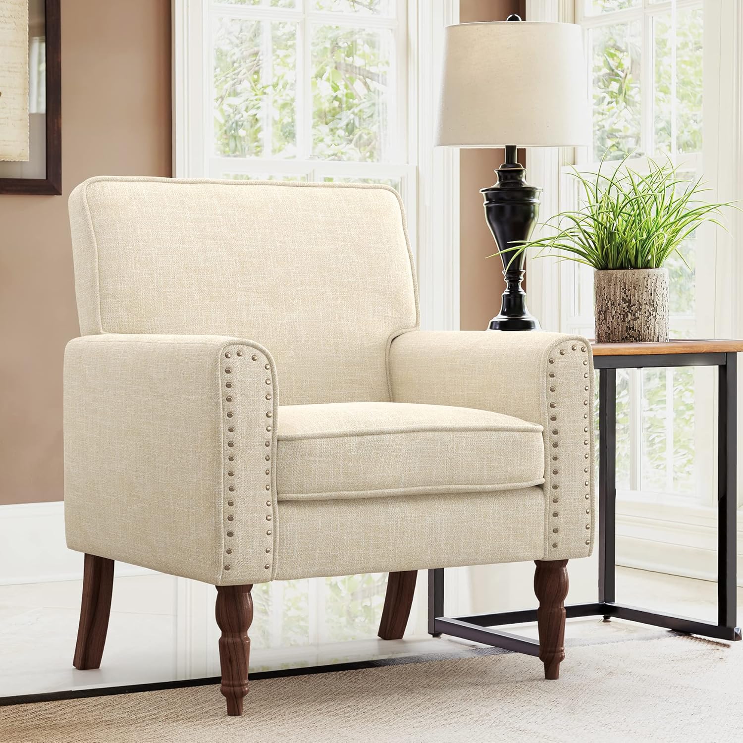 LUE BONA Sillas decorativas de tela de lino, sillas tapizadas beige para sala de estar con ribete de cabeza de clavo, acogedora silla con brazo para