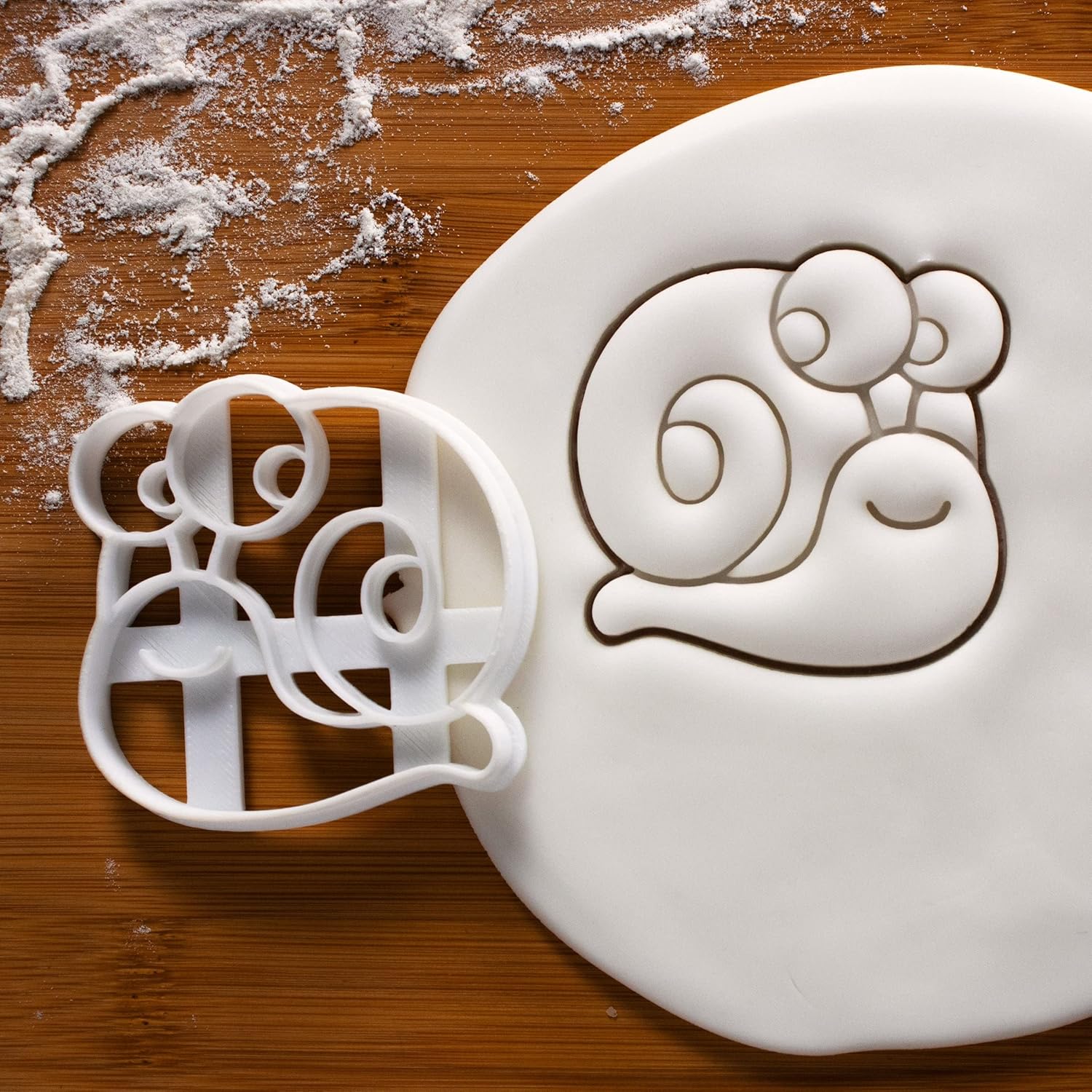 Juego de 3 cortadores de galletas con temática caprichosa (diseños seta, caracol, y hoja de arce), 3 piezas – Bakerlogy