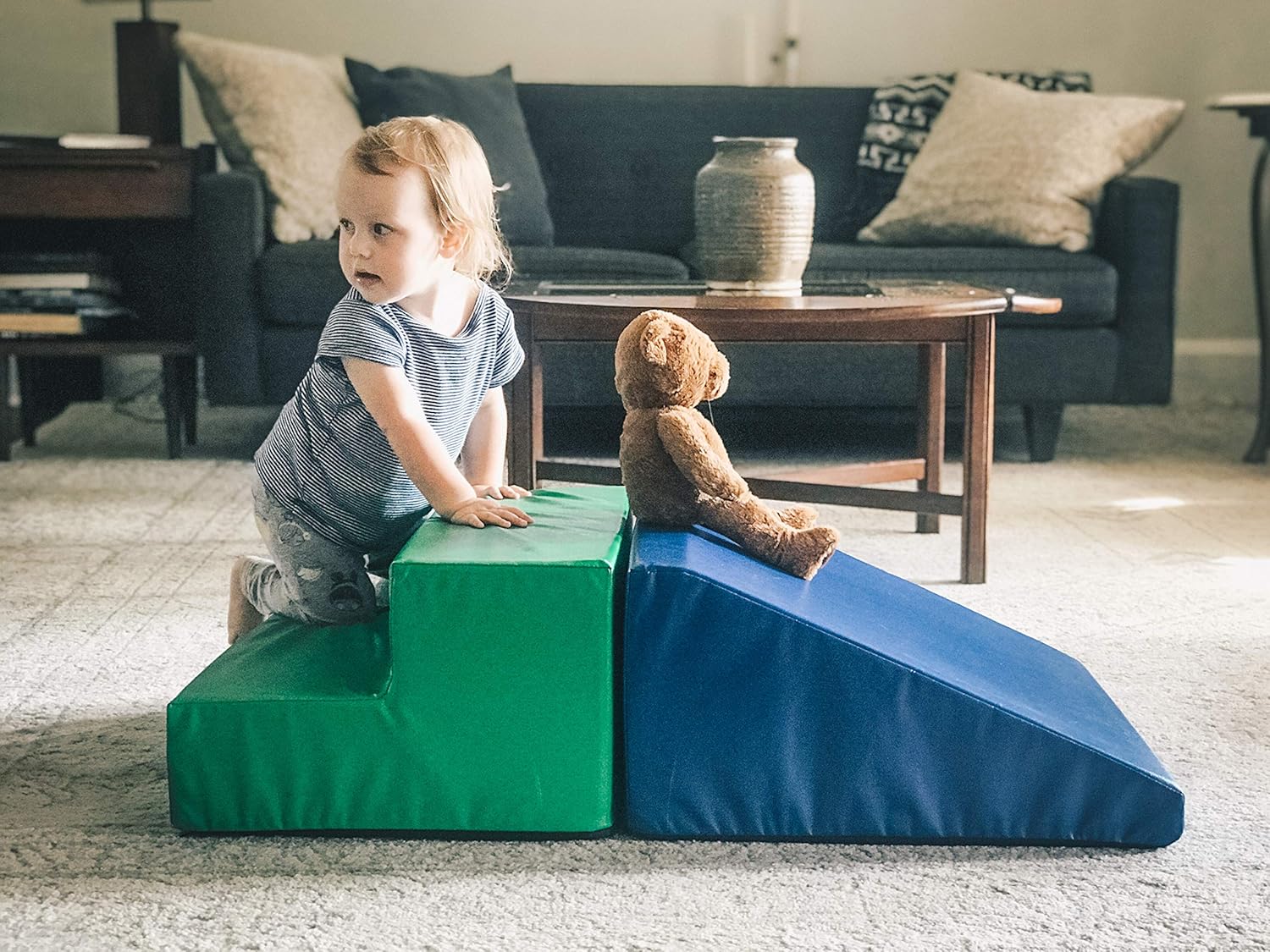 Foamnasium Juego de espuma para interiores, 2 piezas suaves para niños pequeños y activos, escalador de espuma para equilibrar, gatear, escalar,