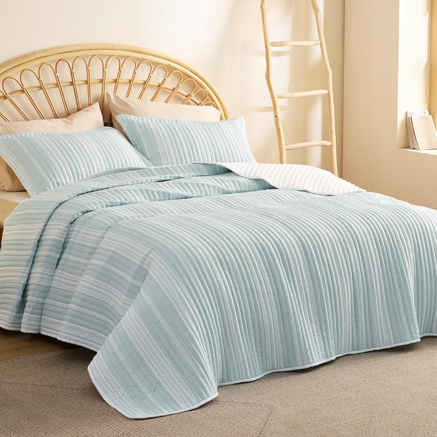 Bedsure Juego de edredón a rayas tamaño Queen, juego de ropa de cama reversible color aguamarina, colcha ligera de 3 piezas, juego de edredón de