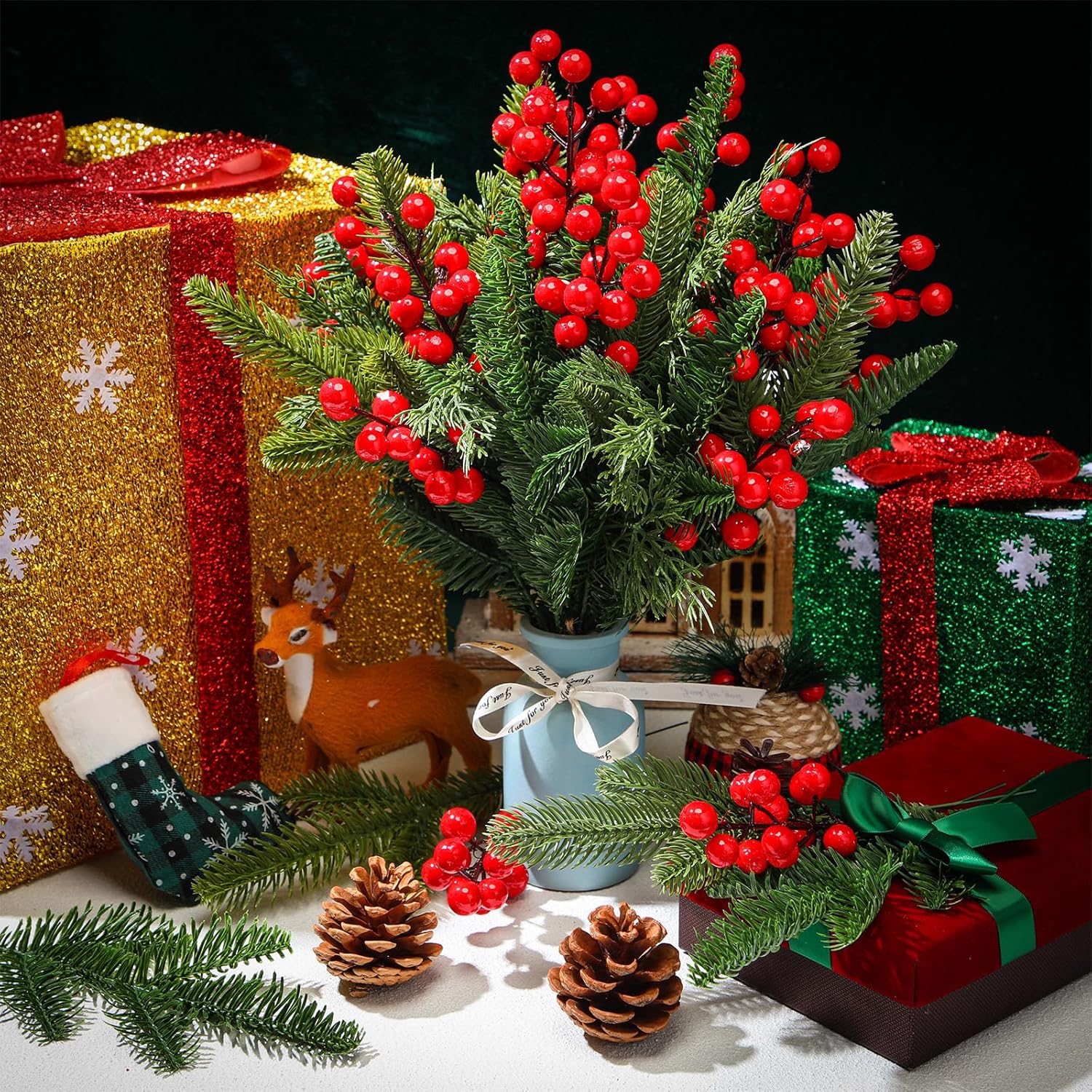 Ceenna 160 agujas de pino artificiales de Navidad, ramas, conos de pino verde y tallos de bayas rojas artificiales, a granel, ramas de árbol falsas