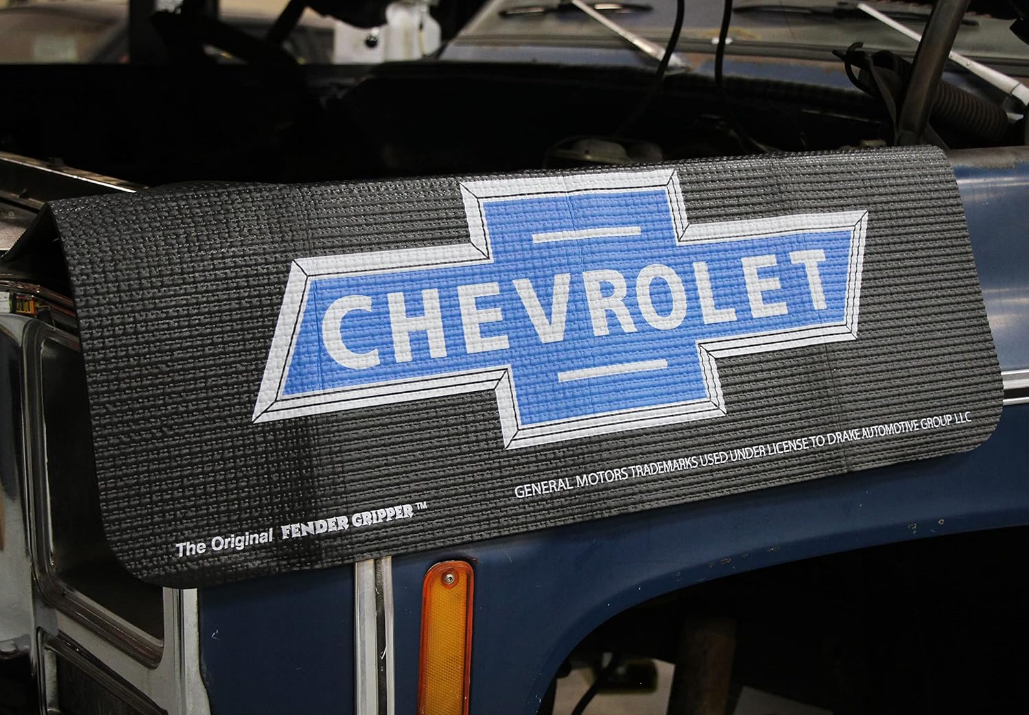 Funda para guardabarros con corbatín azul Chevrolet  Con licencia oficial de General Motors  Ajuste universal  Tamaño estándar 22 x 34 pulgadas