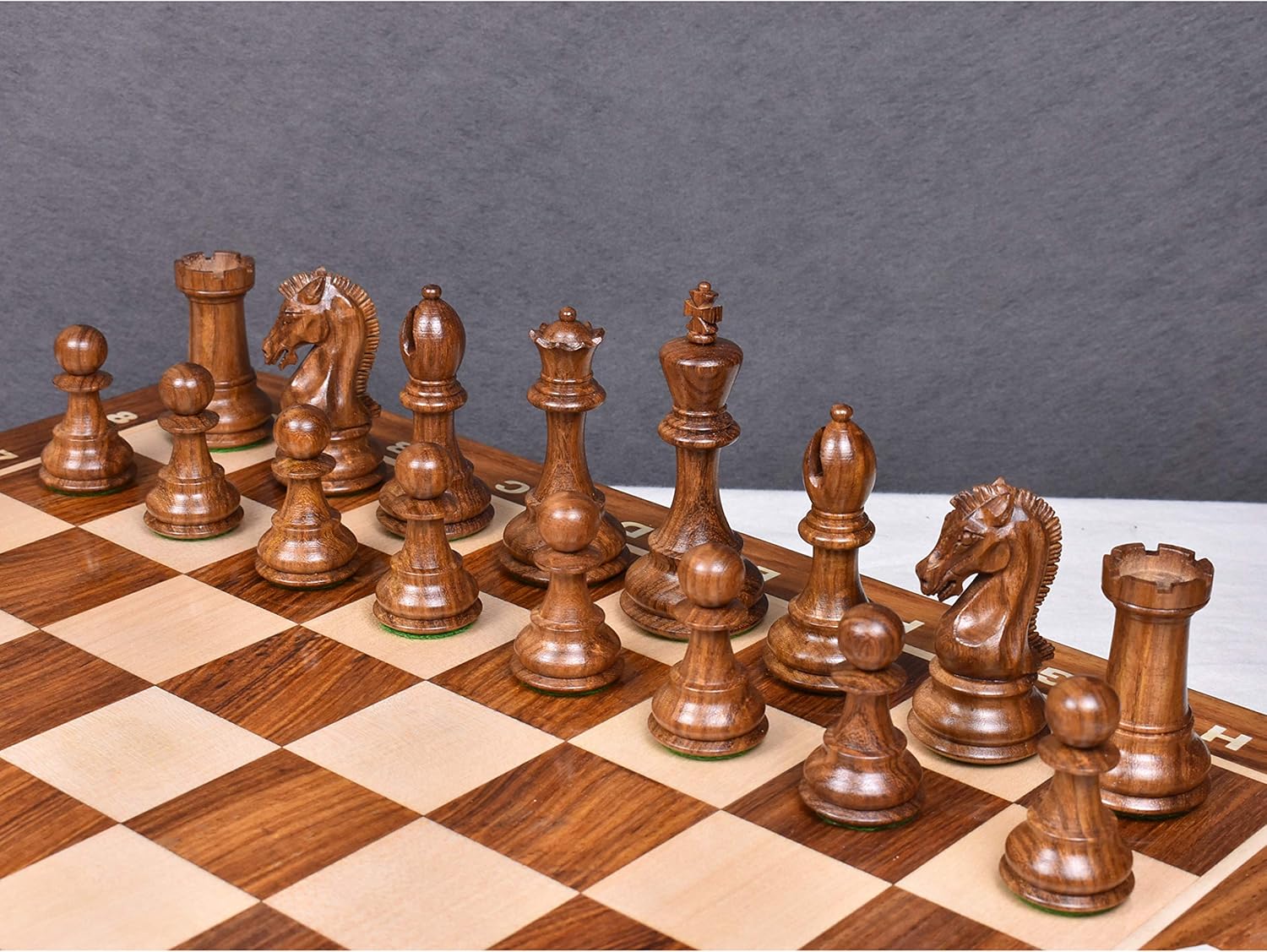 Royal Chess Mall Craftsman Knight Staunton – Juego de ajedrez solo piezas de ajedrez, juego de ajedrez de madera de palisandro dorado y boj