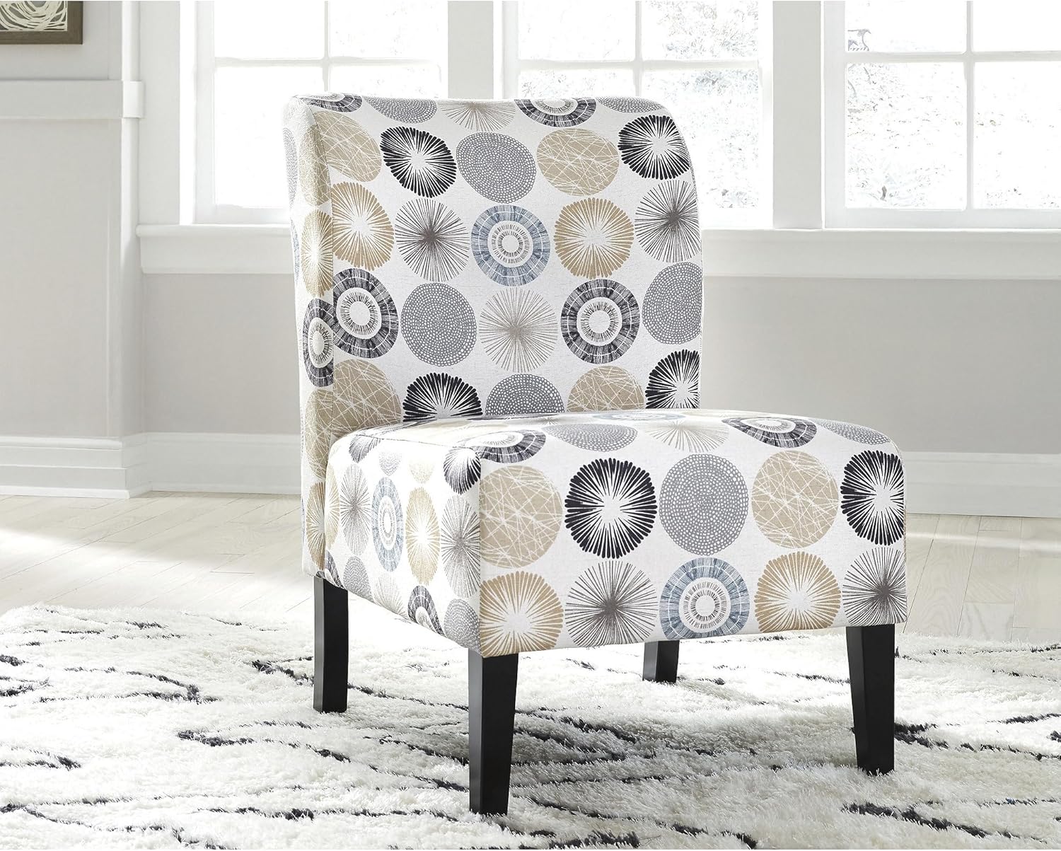 Signature Design by Ashley Triptis Silla decorativa casual sin brazos, color crema con patrón de rayos de sol