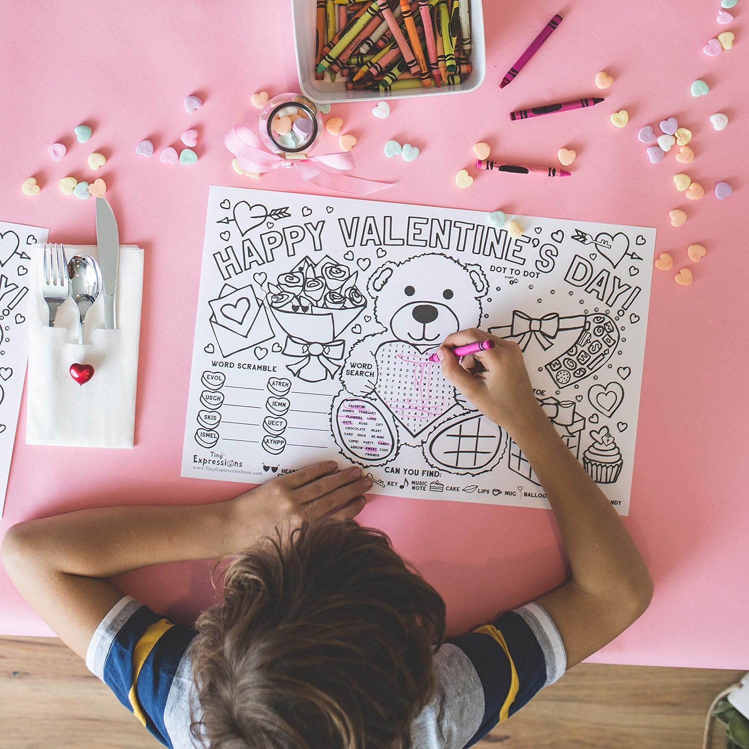 Tiny Expressions – Manteles individuales para colorear del día de San Valentín para niños  Paquete de 12 alfombrillas de papel desechables para mesa