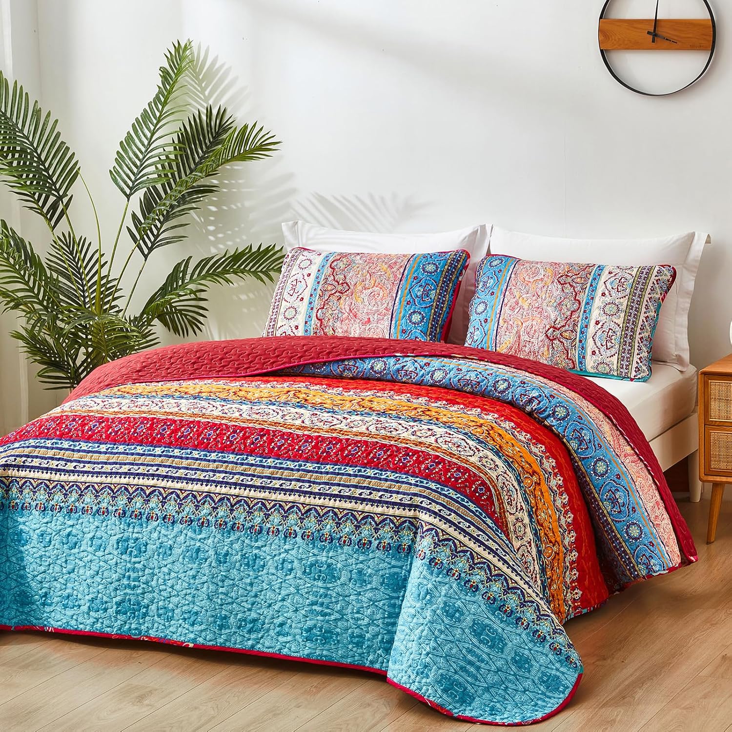 WONGS BEDDING Juego de edredón bohemio tamaño King, juego de colcha de 3 piezas de rayas rojas bohemias de microfibra ligera para todas las