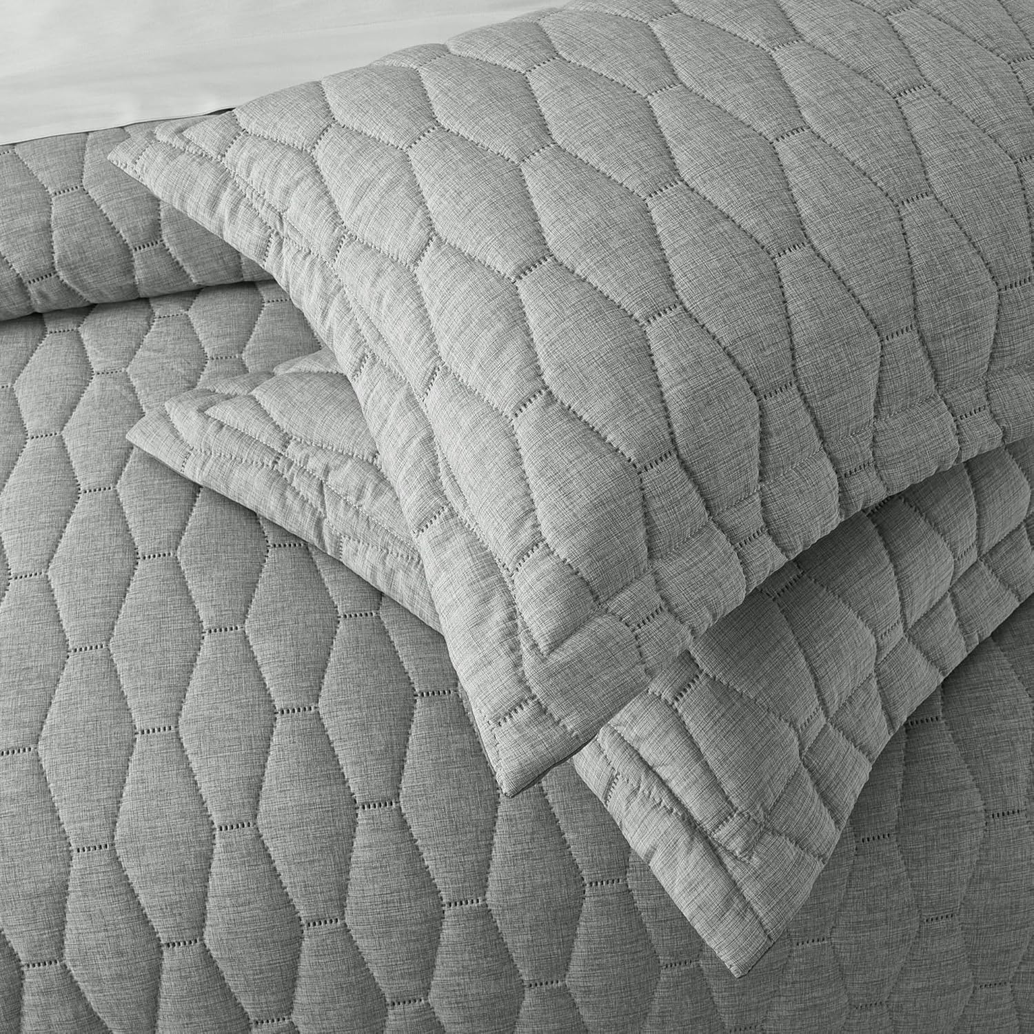 Chic Home Nyla – Juego de edredón de 3 piezas tamaño Queen, colcha contemporánea con patrón geométrico hexagonal con 2 fundas de almohada, color gris