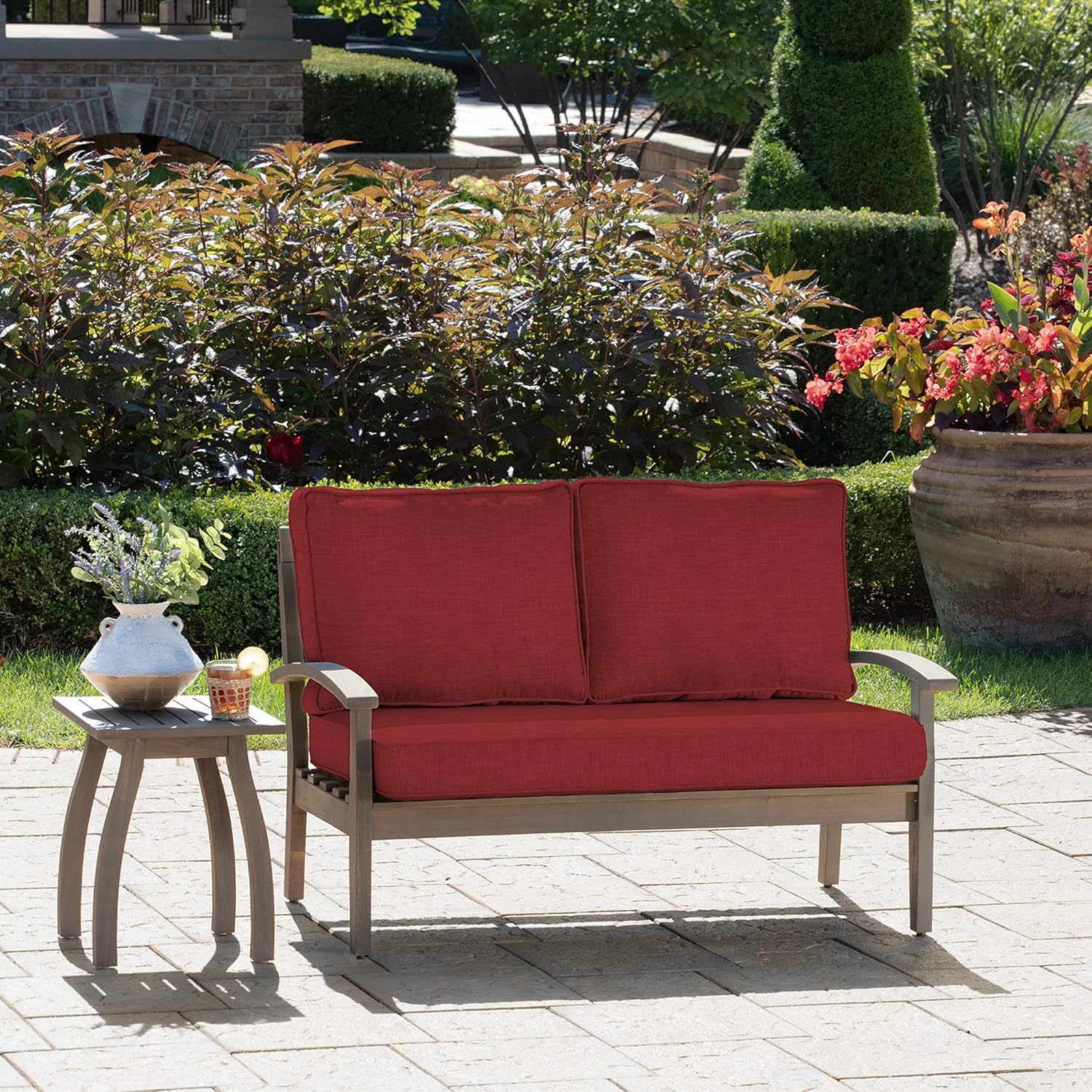 Arden Selections Juego de cojines de sofá biplaza para exteriores 46 x 26, color rojo rubí Leala