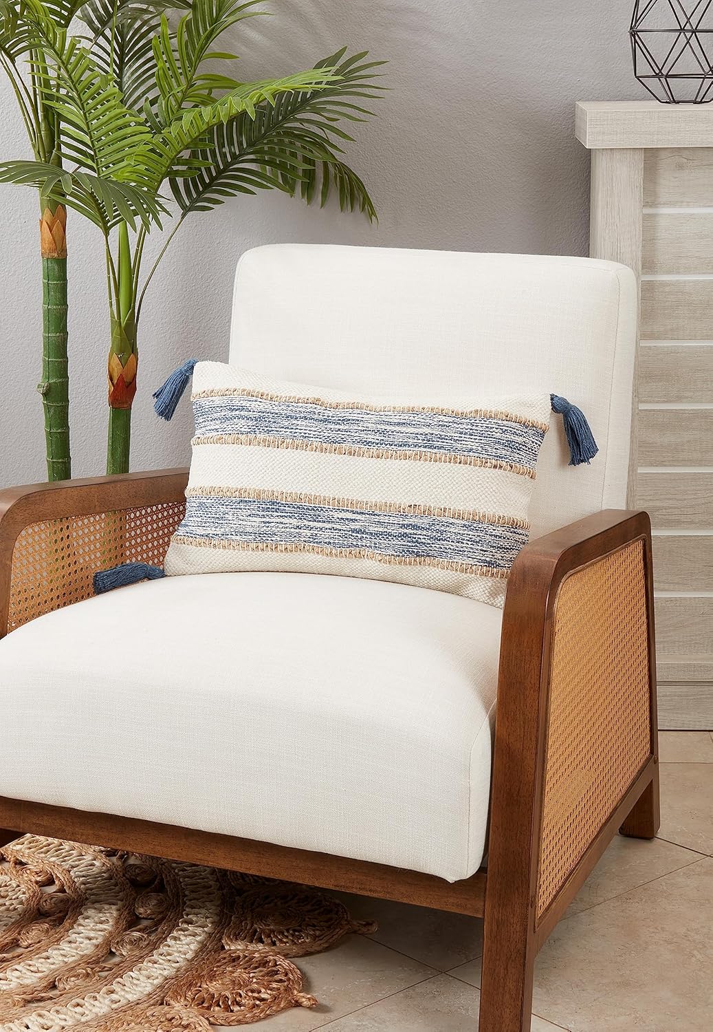 SARO LIFESTYLE Almohada de esquinas con borlas a rayas con relleno de poliéster, azul marino, 12 x 20 pulgadas