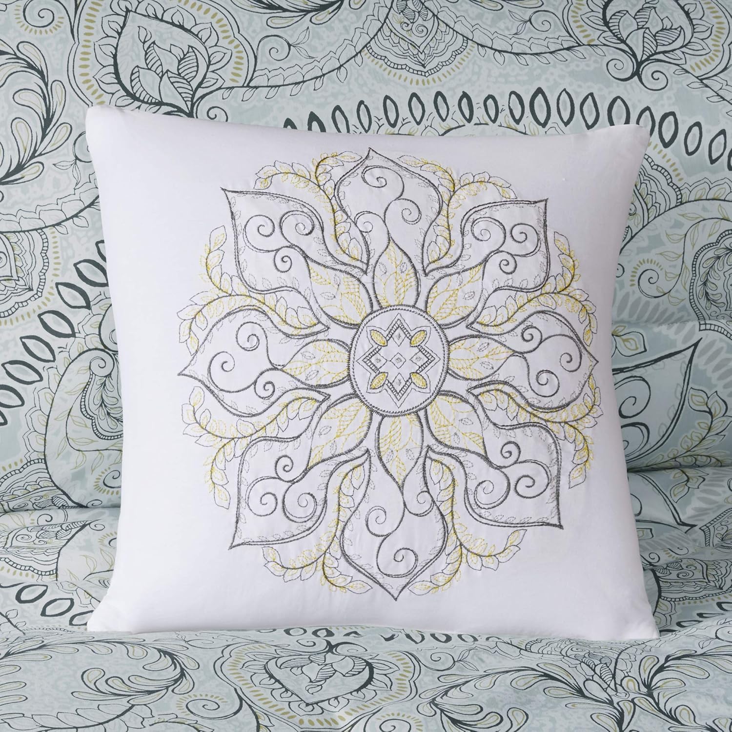 Madison Park – Juego de edredón reversible de 100% algodón con falda de cama a juego y almohadas decorativas