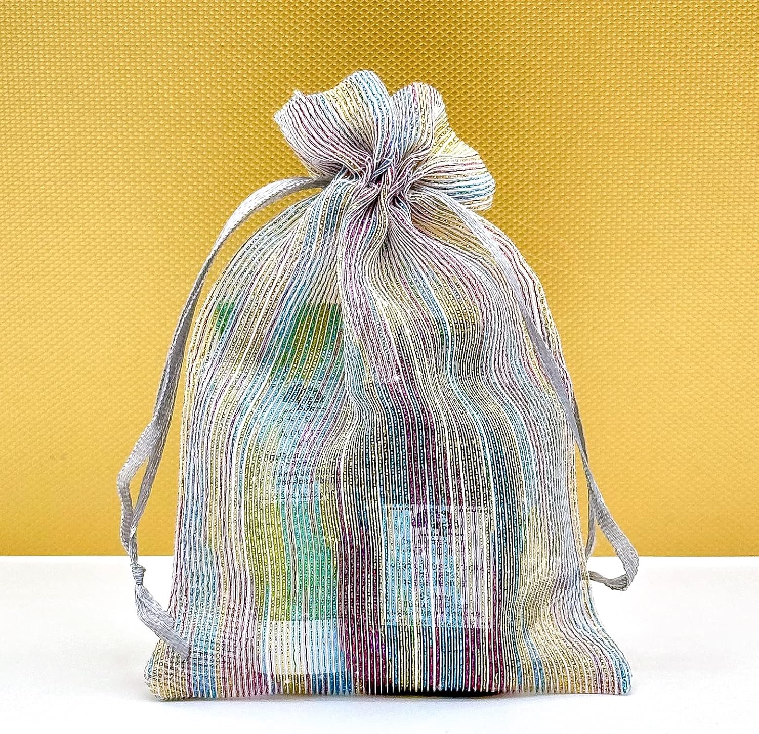 TheDisplayGuys – Paquete de 24 bolsas de regalo de organza de tejido a rayas con cordones, tamaño mediano de 5 x 6 pulgadas, iridiscente, para