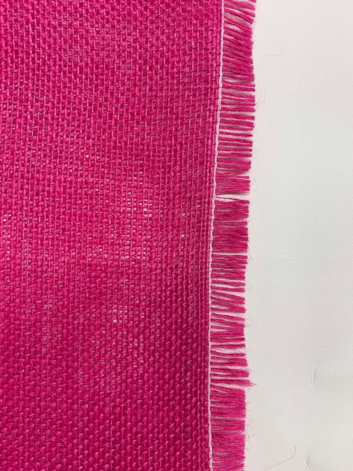 Tela de arpilleravendido por The Continuous Yard – 48 pulgadas de ancho (rosa intenso)