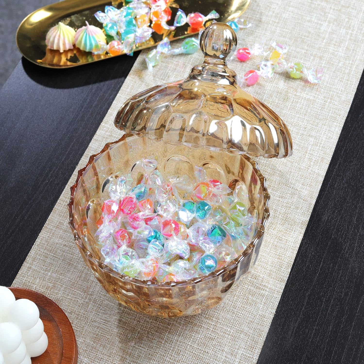 Joeyan Plato de cristal ámbar para dulces con tapa, tarro grande cubierto de vidrio, cuenco decorativo para dulces, recipiente de vidrio en relieve
