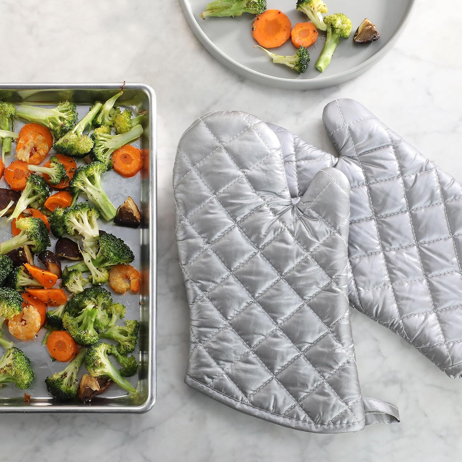 New Star Foodservice 1028652 Guantes de horno de tela entretejidasilicona, hasta 400F, 13 pulgadas, juego de 2